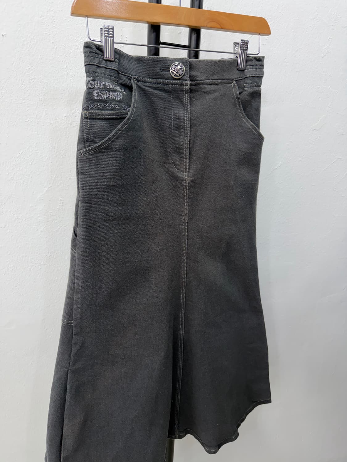 정품) O2ND 오즈세컨 한섬 23ss  블랙 데님 스커트 64 상품이미지2