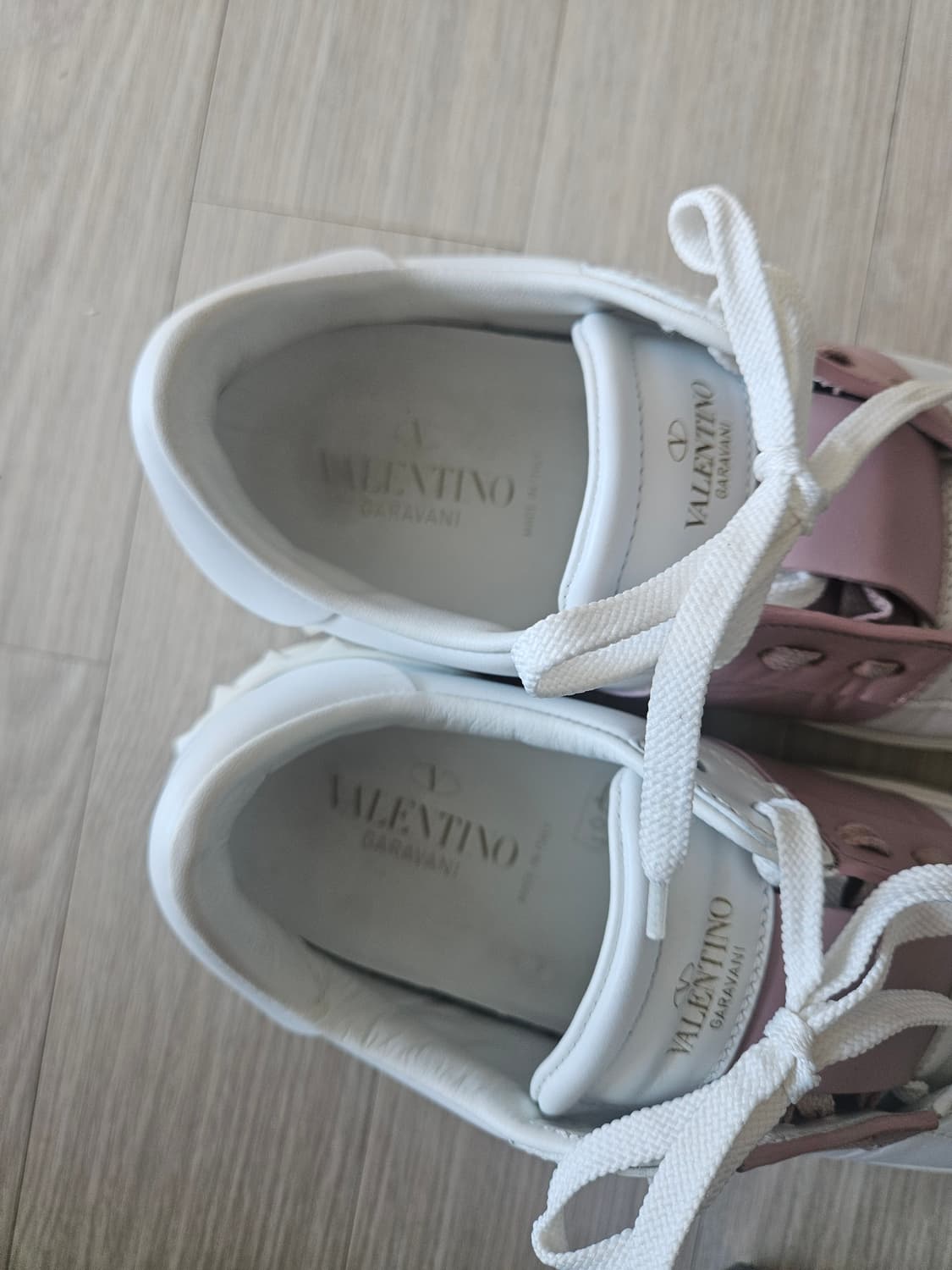 발렌티노스니커즈 상품이미지4