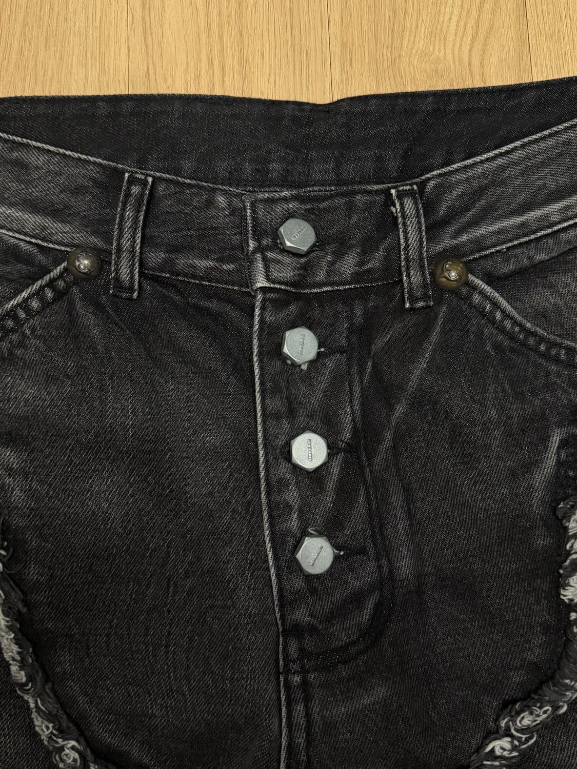 [새상품]떠그클럽 Tribal Denim Pants 블랙 1사이즈 상품이미지3