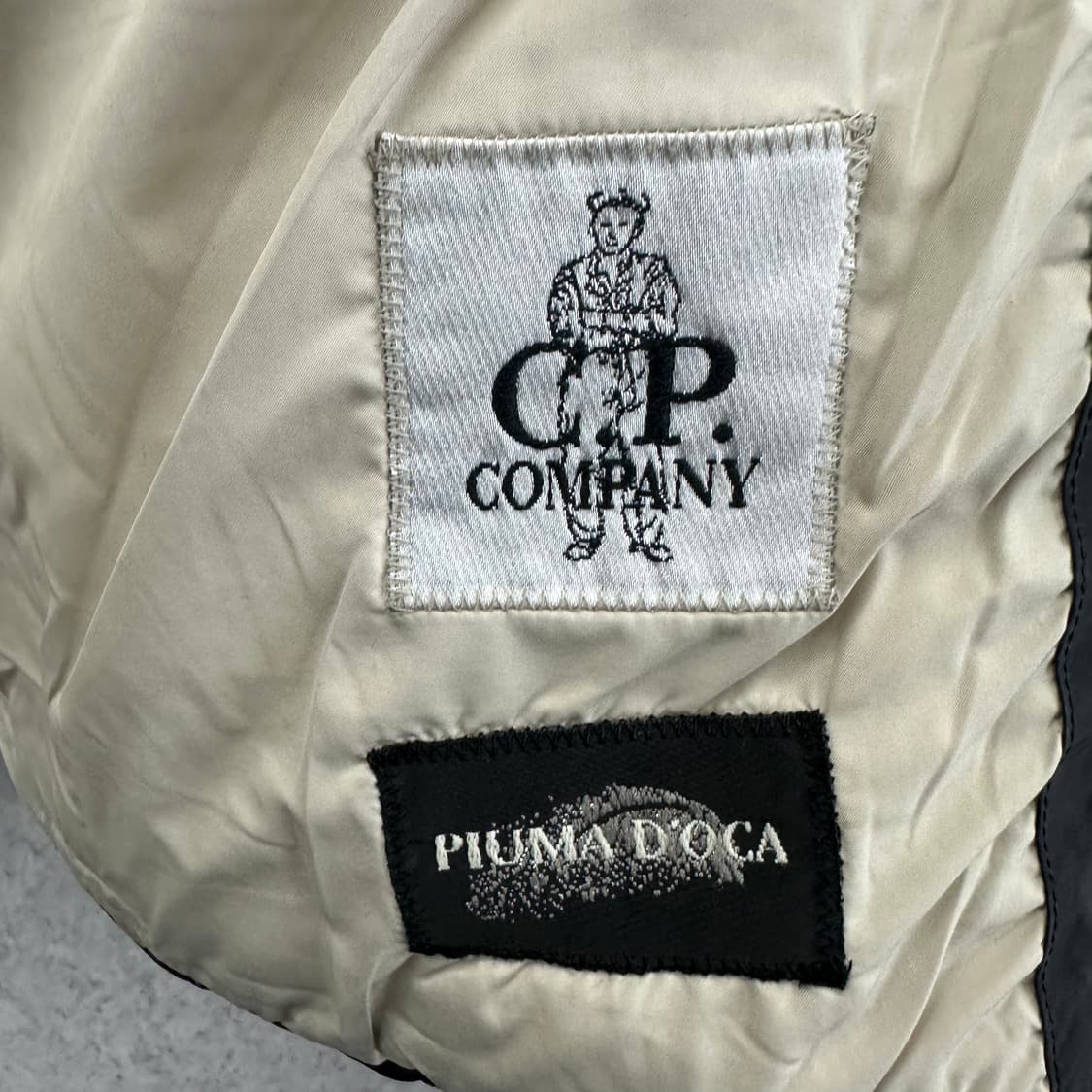 90 C.P 컴퍼니 남자 구스다운 고글 패딩 상품이미지5