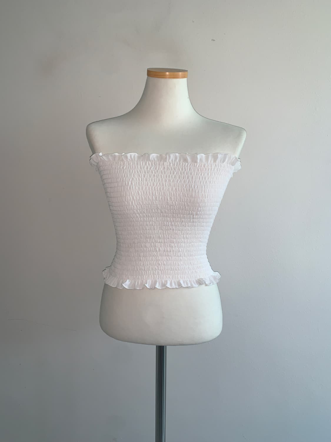 Smocked sleeveless top(white) 상품이미지1