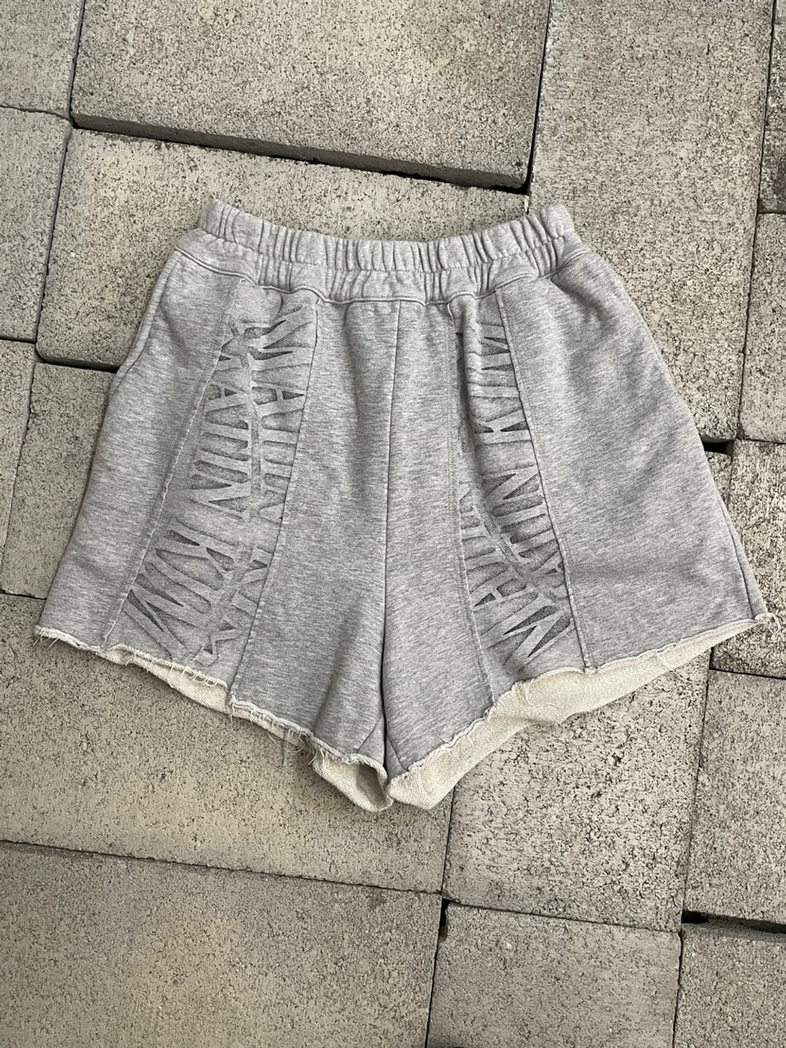 마뗑킴 크레센도 로고 스웻 쇼츠 상품이미지1
