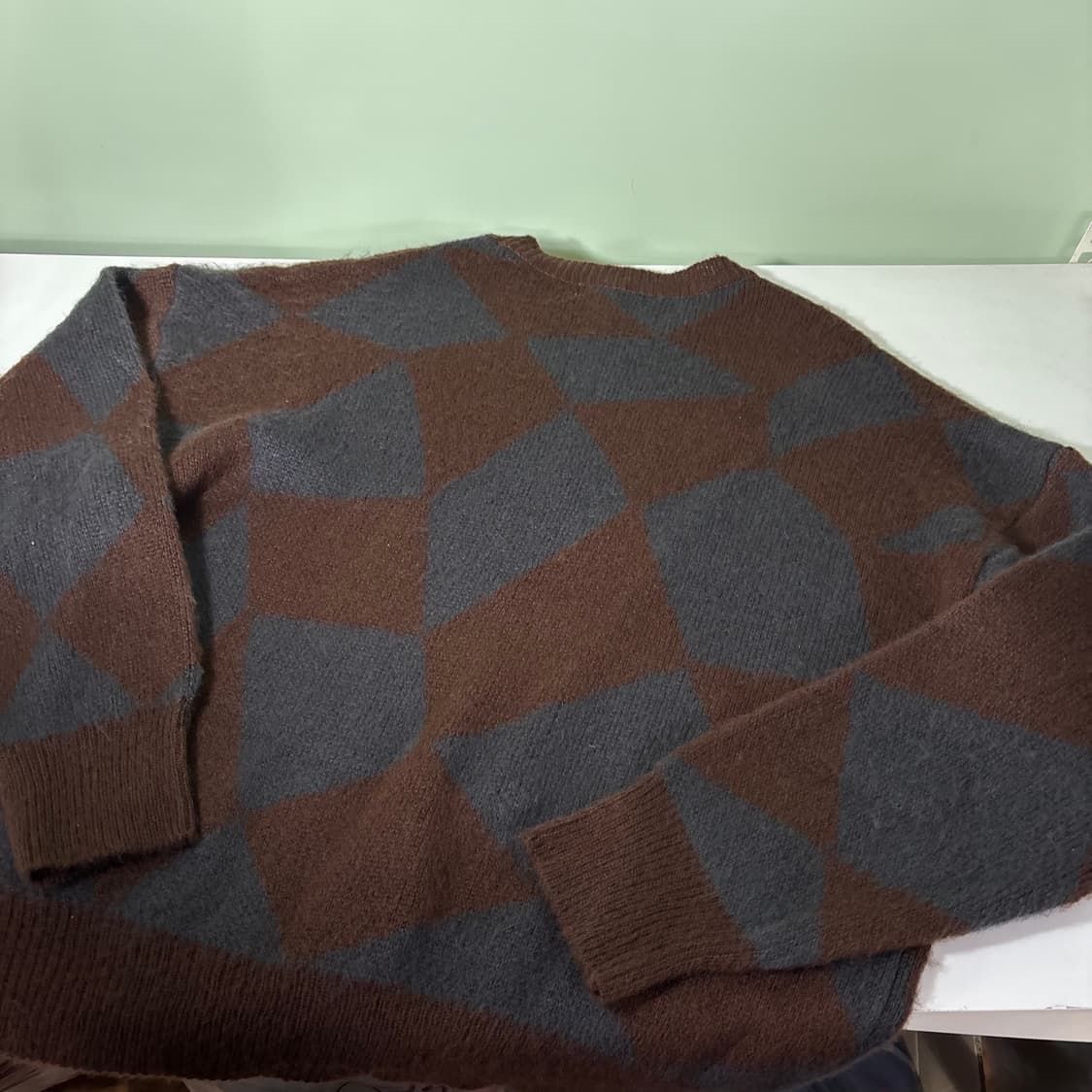 OS 이븐앤오드 루즈오버핏 아가일 보카시니트 상품이미지4