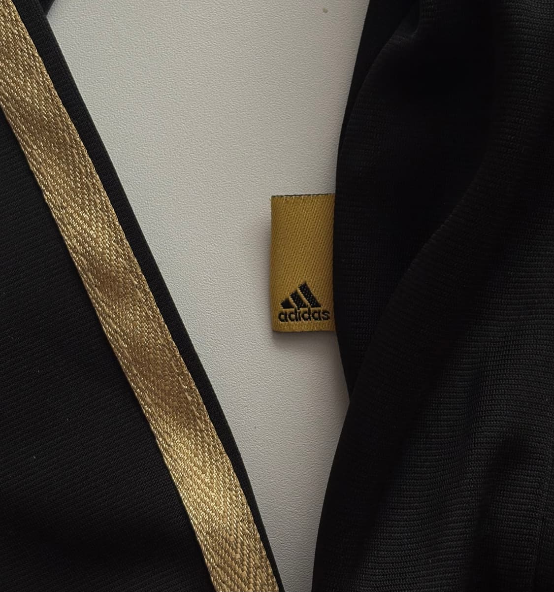 adidas 아디다스 큐빅 로고 골드 트랙탑 상품이미지4