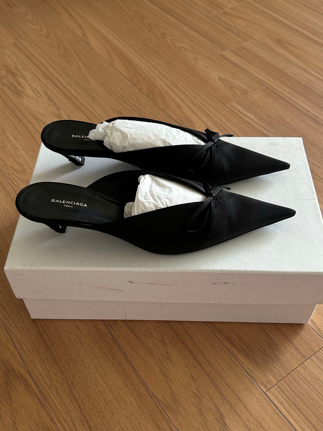 발렌시아가 실크 펌프스  상품이미지1