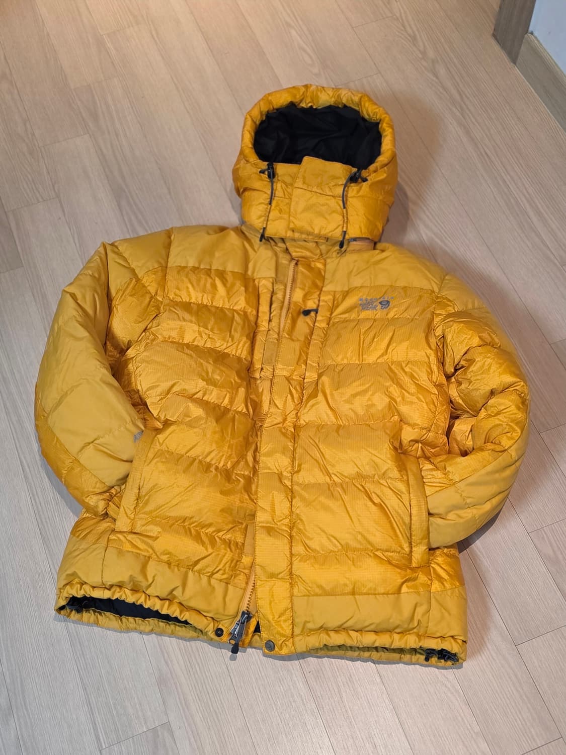 마운틴하드웨어 옐로우 다운 패딩 점퍼 상품이미지1