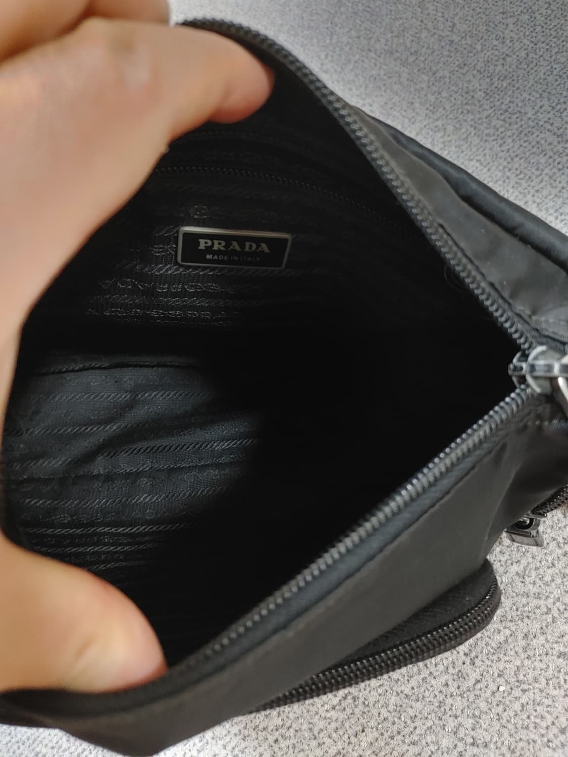 정품 프라다 테수토 나일론 바이커 모터백 크로스백 상품이미지7