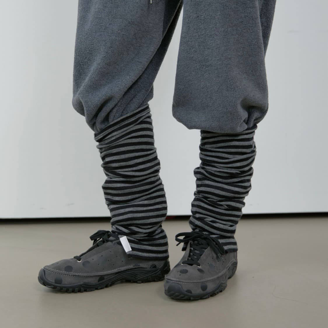 마조네 STRIPE LEG WARMER_BLACK/GREY 상품이미지1