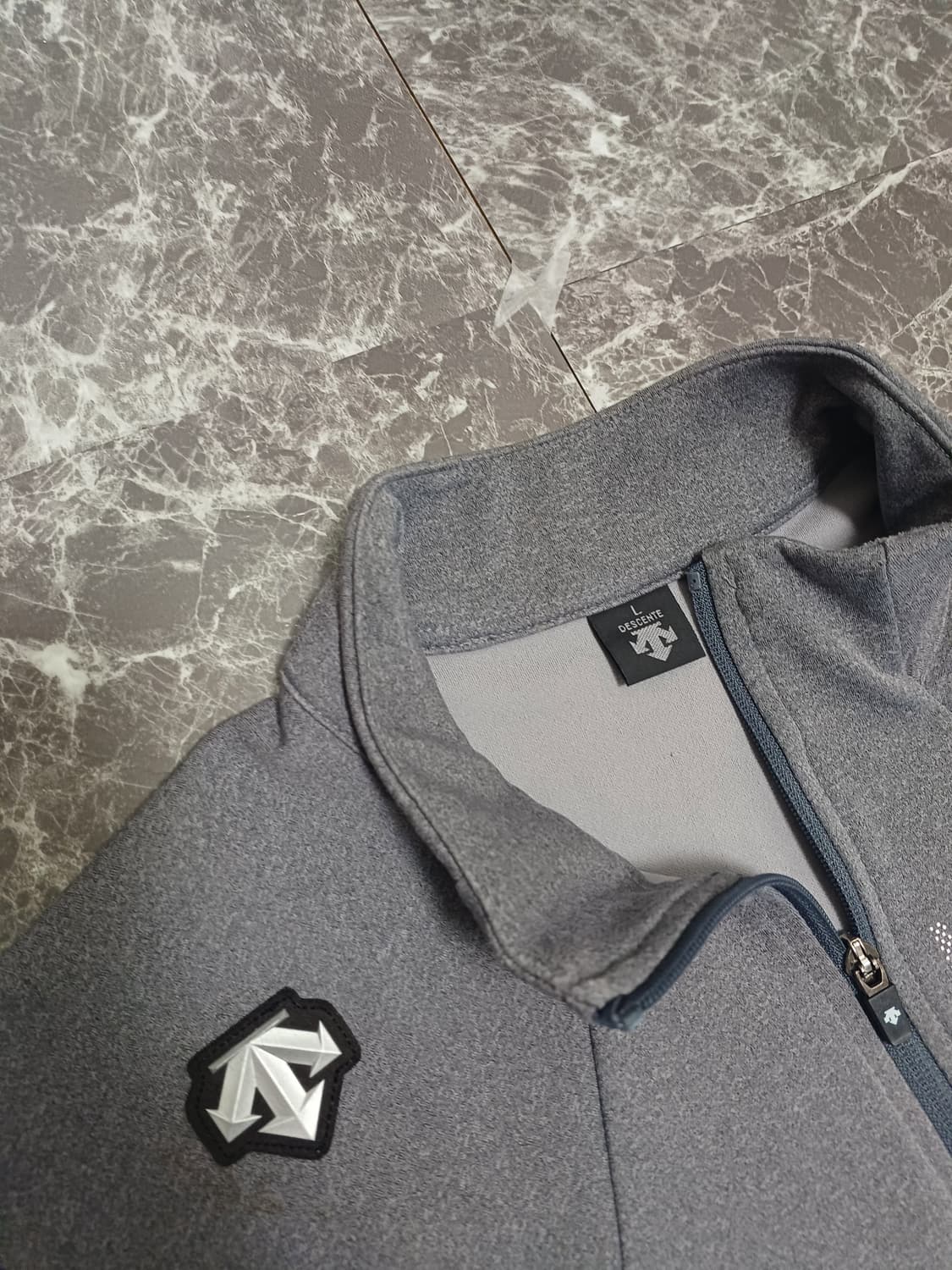 데상트 트레이닝 집업 L 상품이미지4