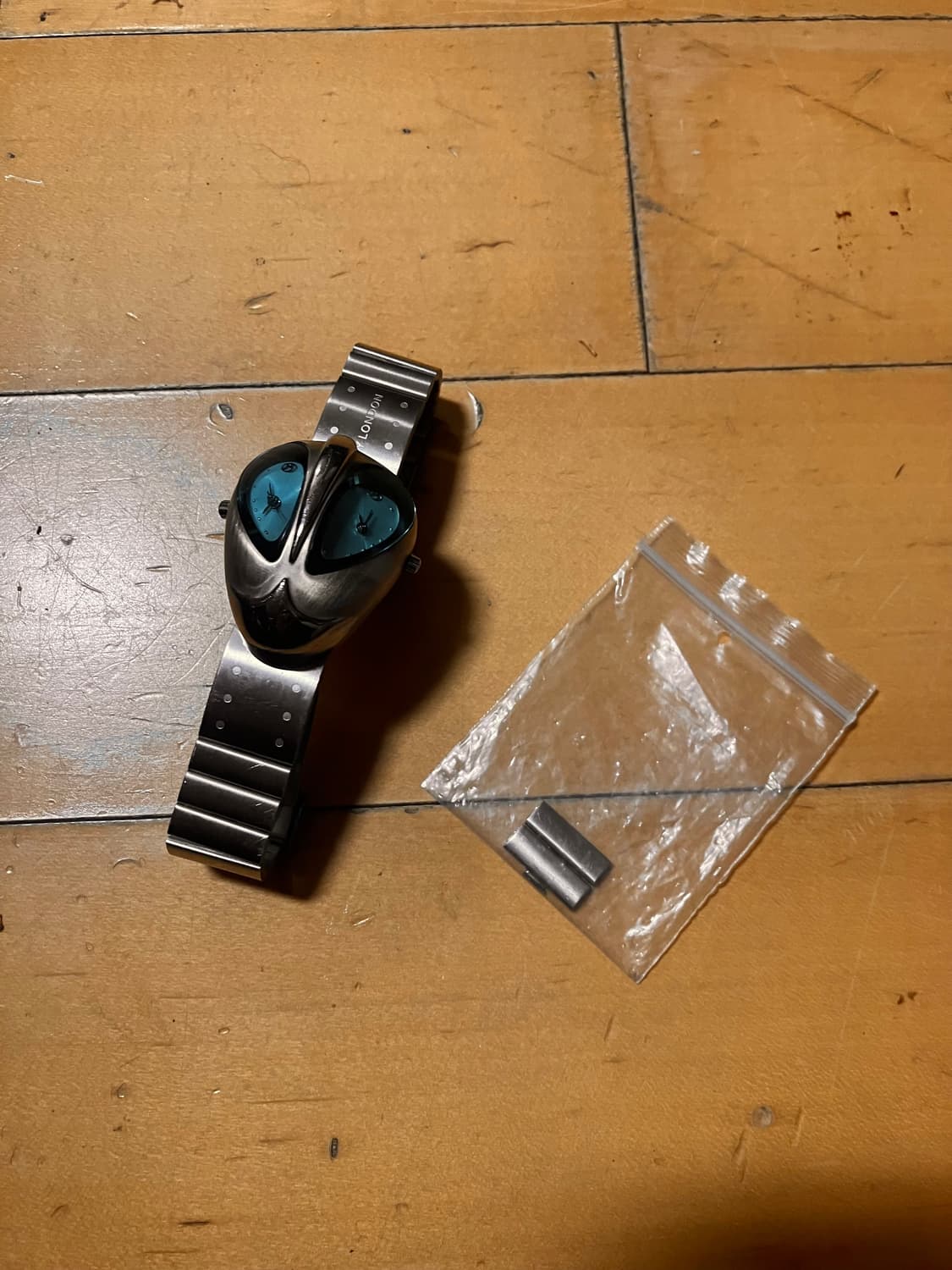 Boy london 90s 보이런던 블루아이 에일리언 쿼츠 시계 상품이미지7