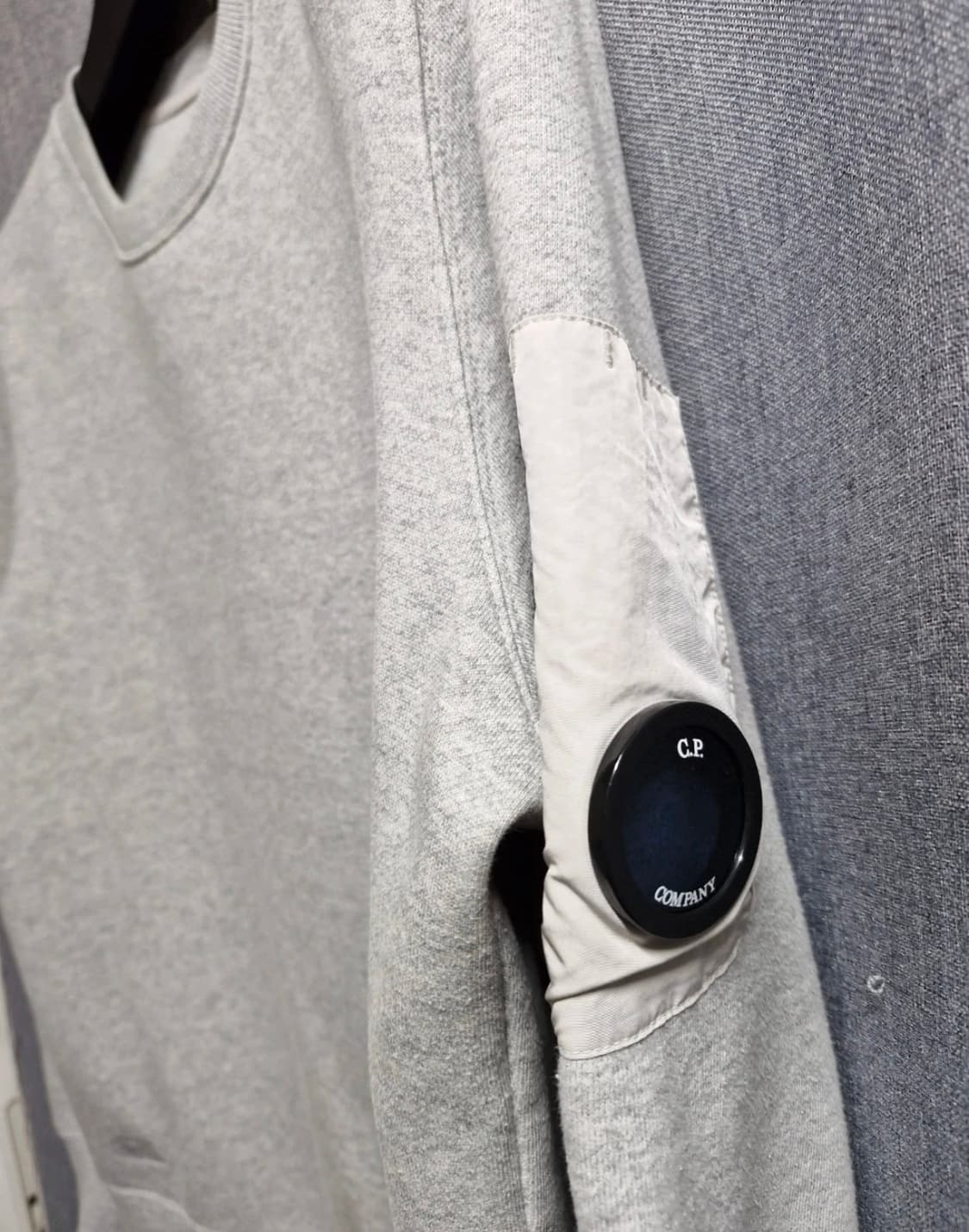 cp컴퍼니 렌즈 맨투맨 상품이미지2