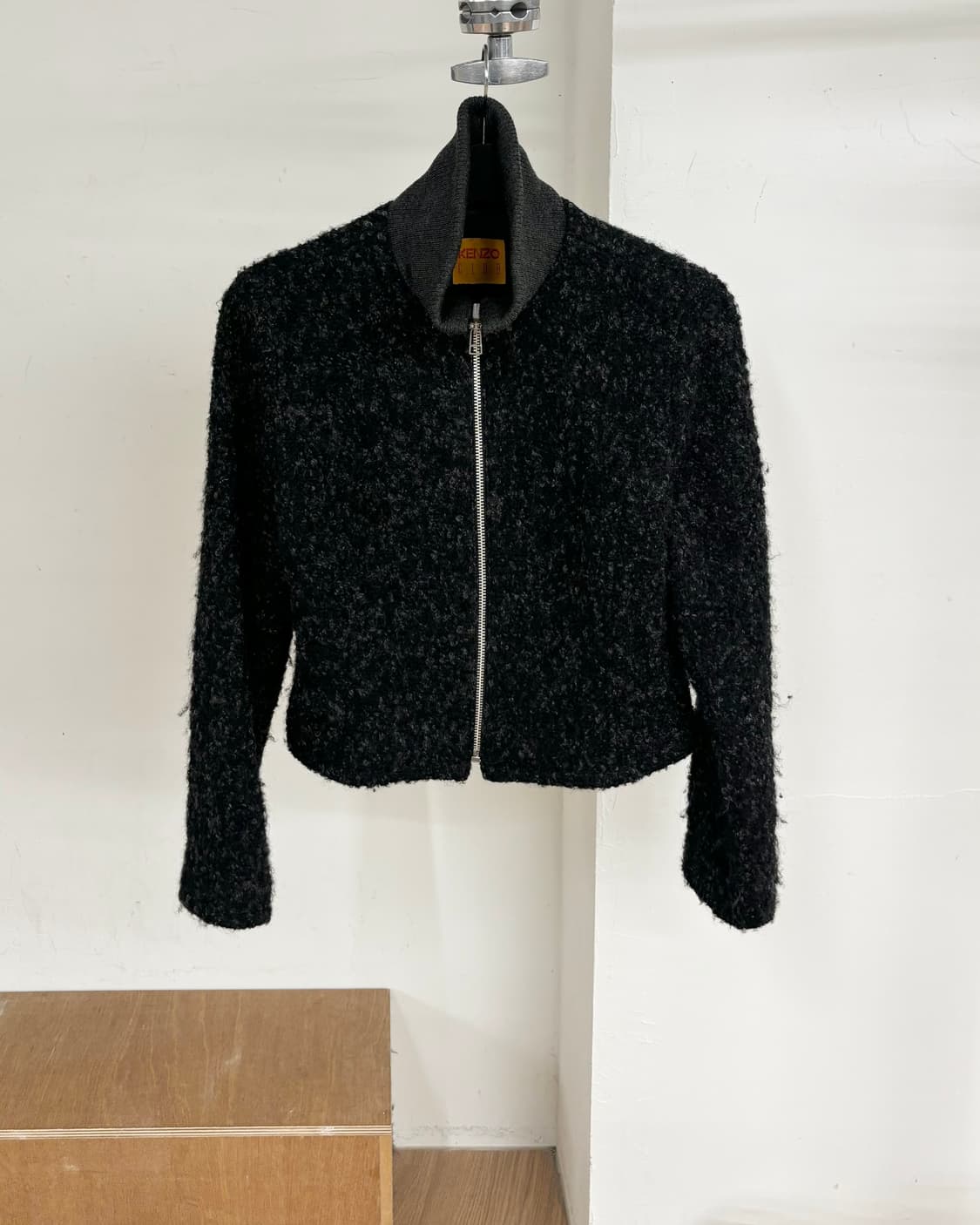 겐조 블랙 부클레 크롭 집업 상품이미지1