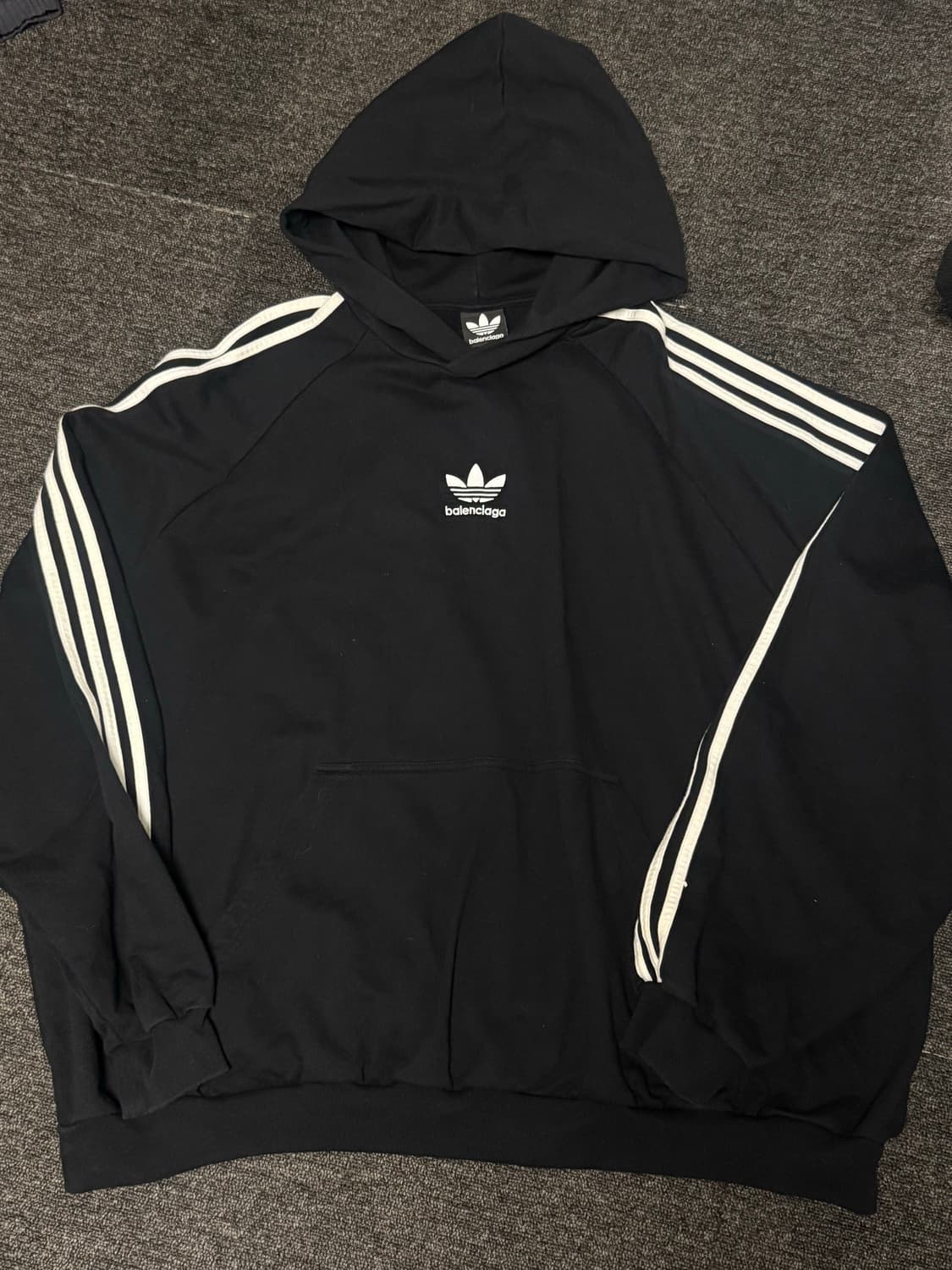 [3] 발렌시아가 x 아디다스 후드 라지 핏 블랙 상품이미지1