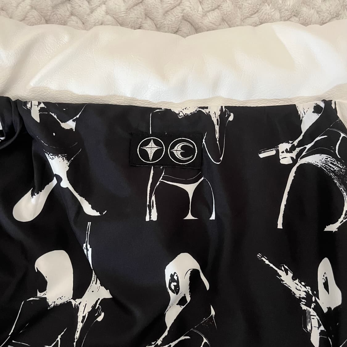 초판 [1] 떠그클럽 패딩 레더 퍼퍼 자켓 화이트 상품이미지10