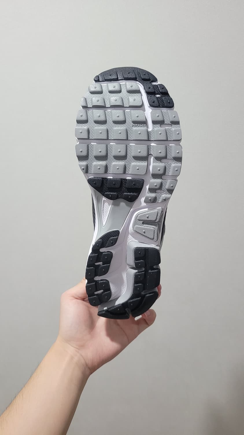 (새상품) Nike Zoom Vomero 5 Metallic Silver 상품이미지4