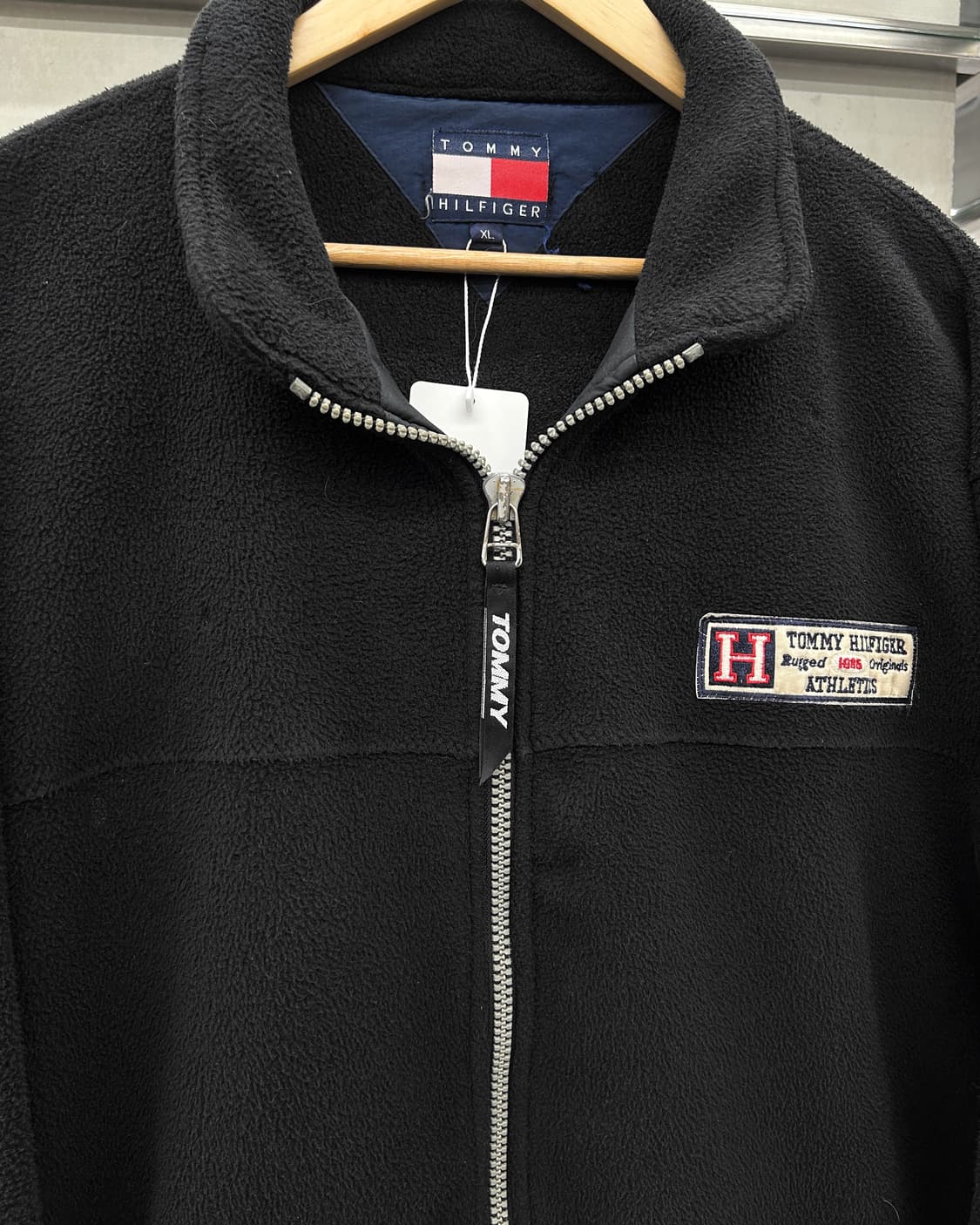 타미힐피거 90s 플래그 로고 플리스 자켓 블랙 상품이미지3