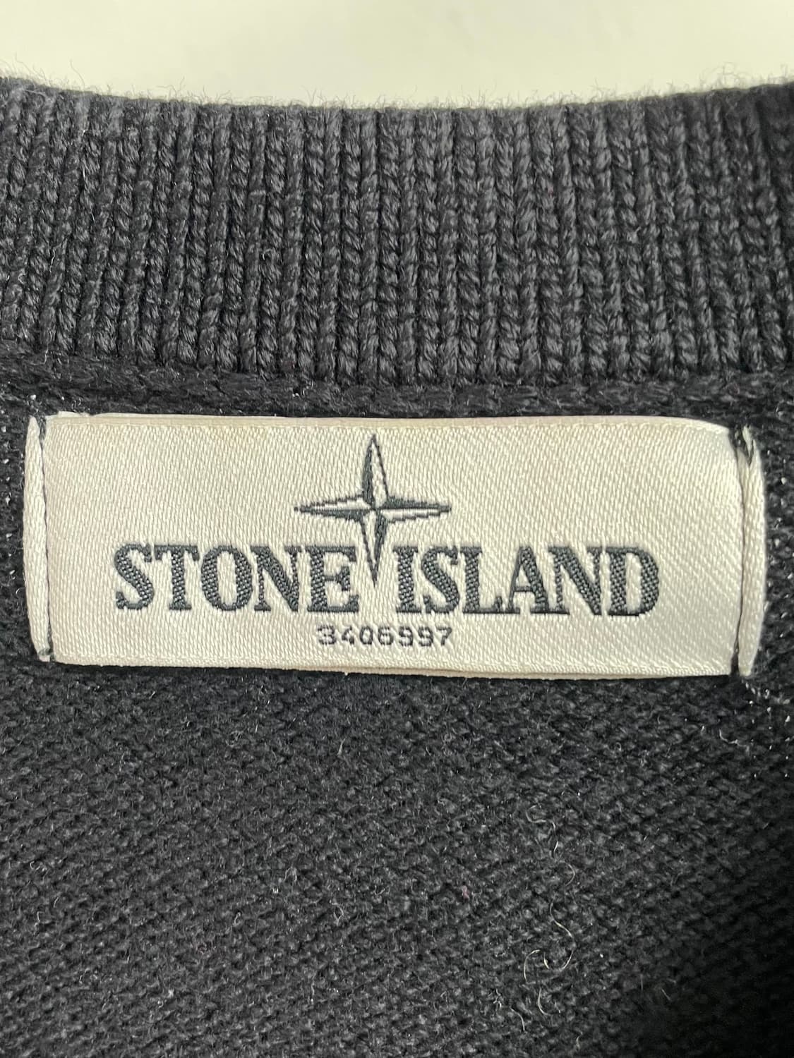 스톤아일랜드 와펜 블랙 라운드 니트 (on.476) 상품이미지5