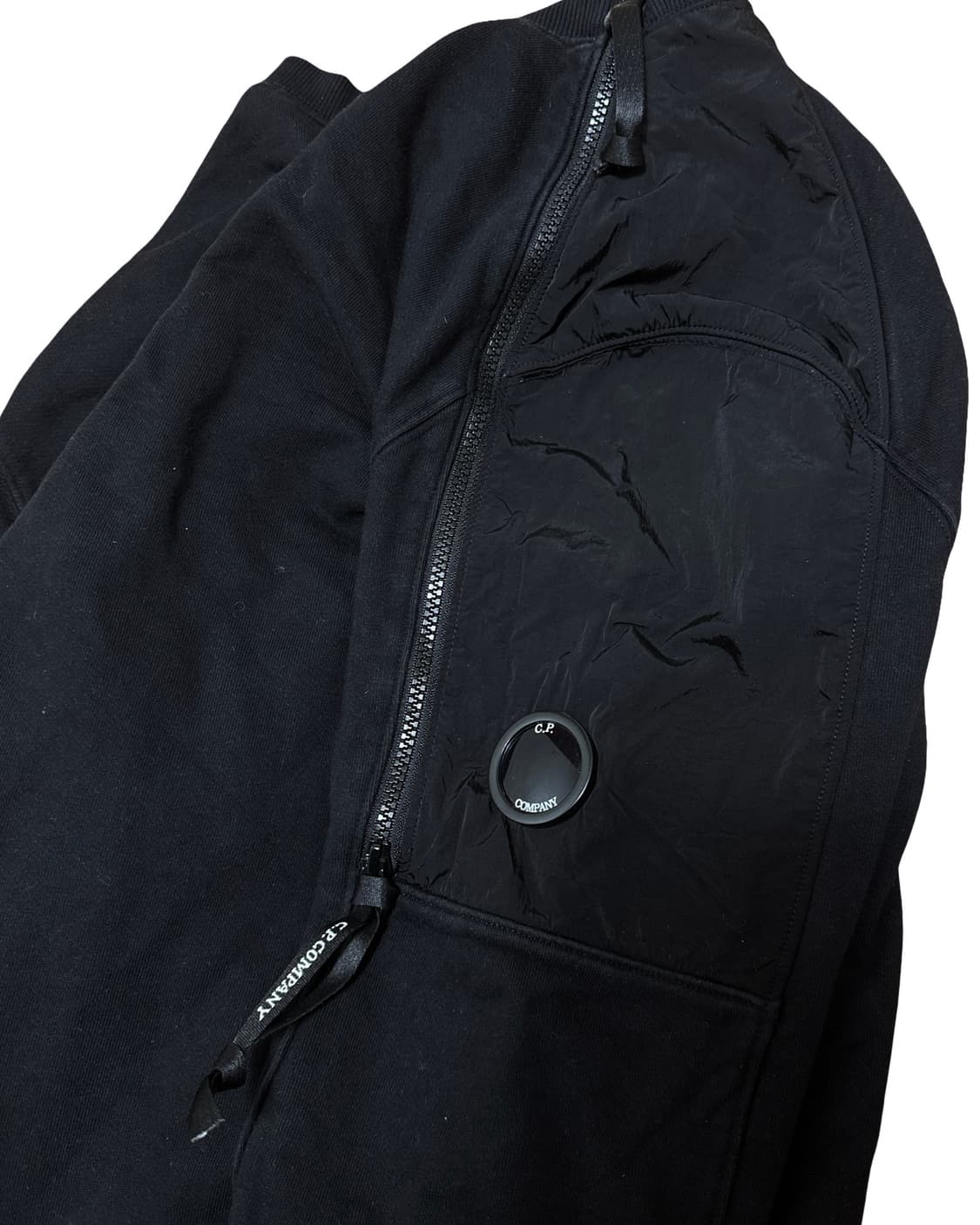 C.P컴퍼니 렌즈 블랙 맨투맨 상품이미지4