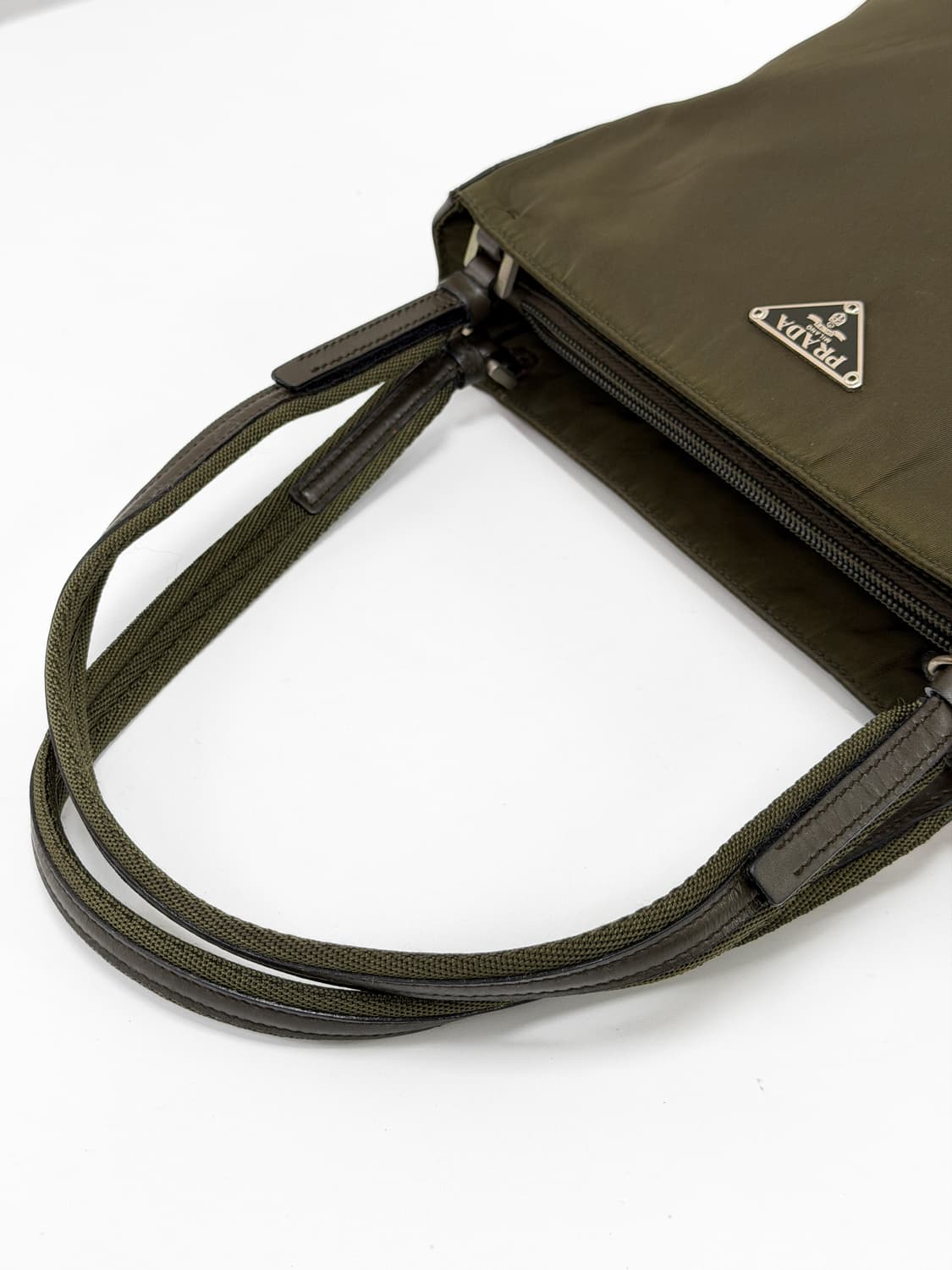 프라다 나일론 레더 트리밍 스퀘어백 상품이미지4