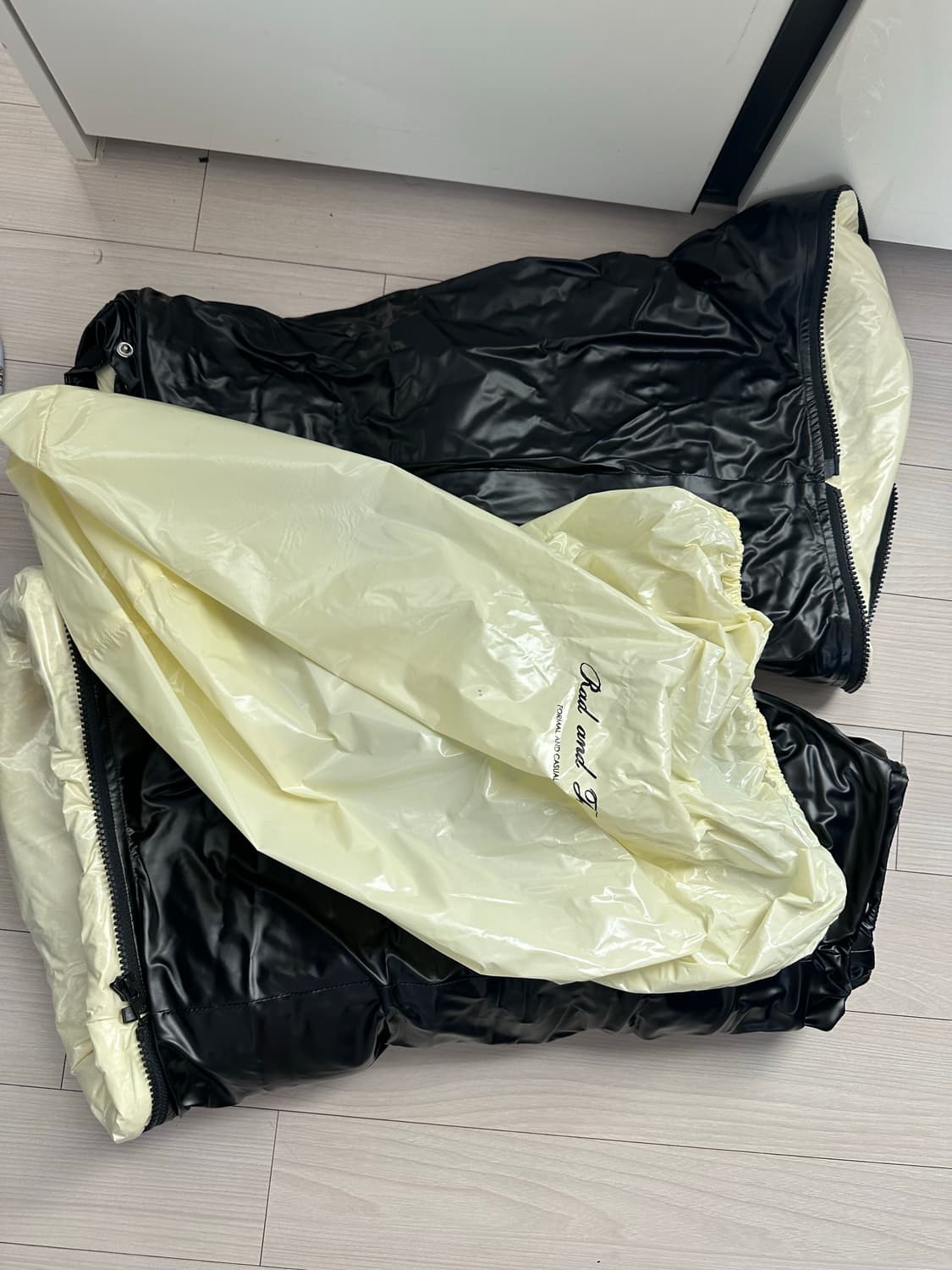 라드앤파 유광 디태처블 숏패딩 상품이미지4