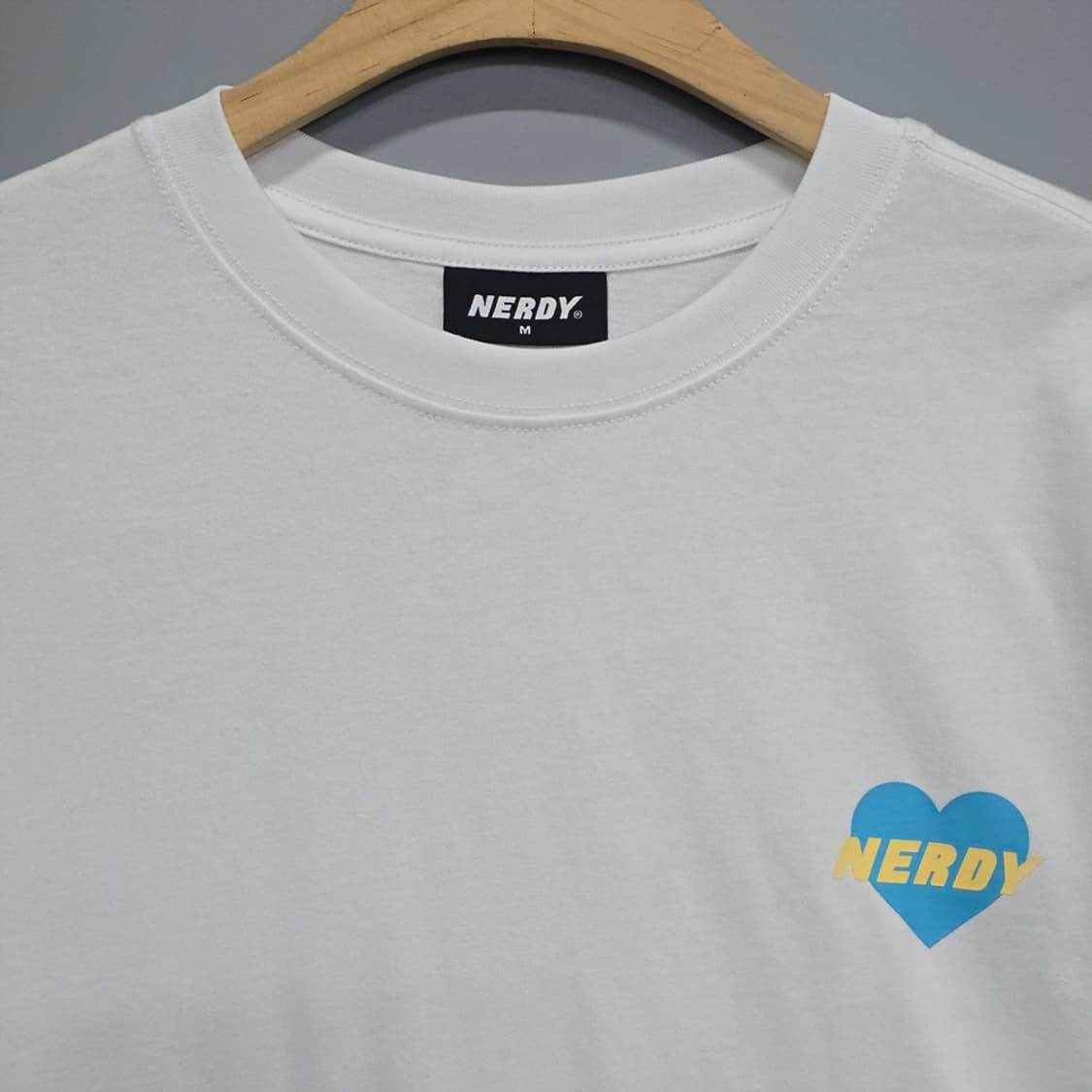널디(NERDY) 하트 로고 반팔티 화이트 M 상품이미지2