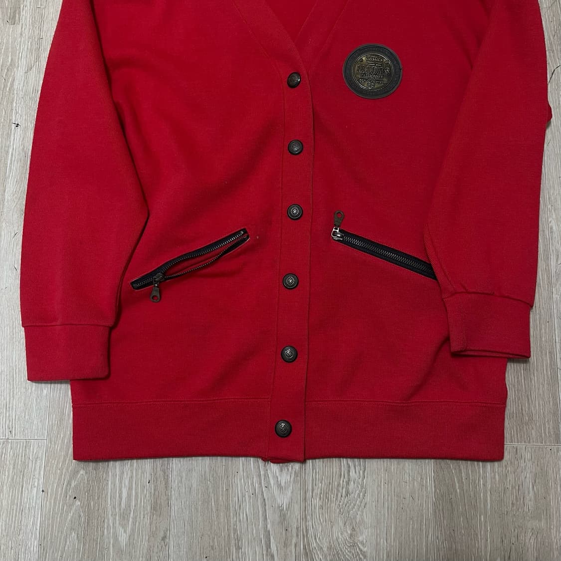 장띠모아 여성 브이넥 와펜 버튼업 니트 가디건 [레드] S/90 상품이미지3