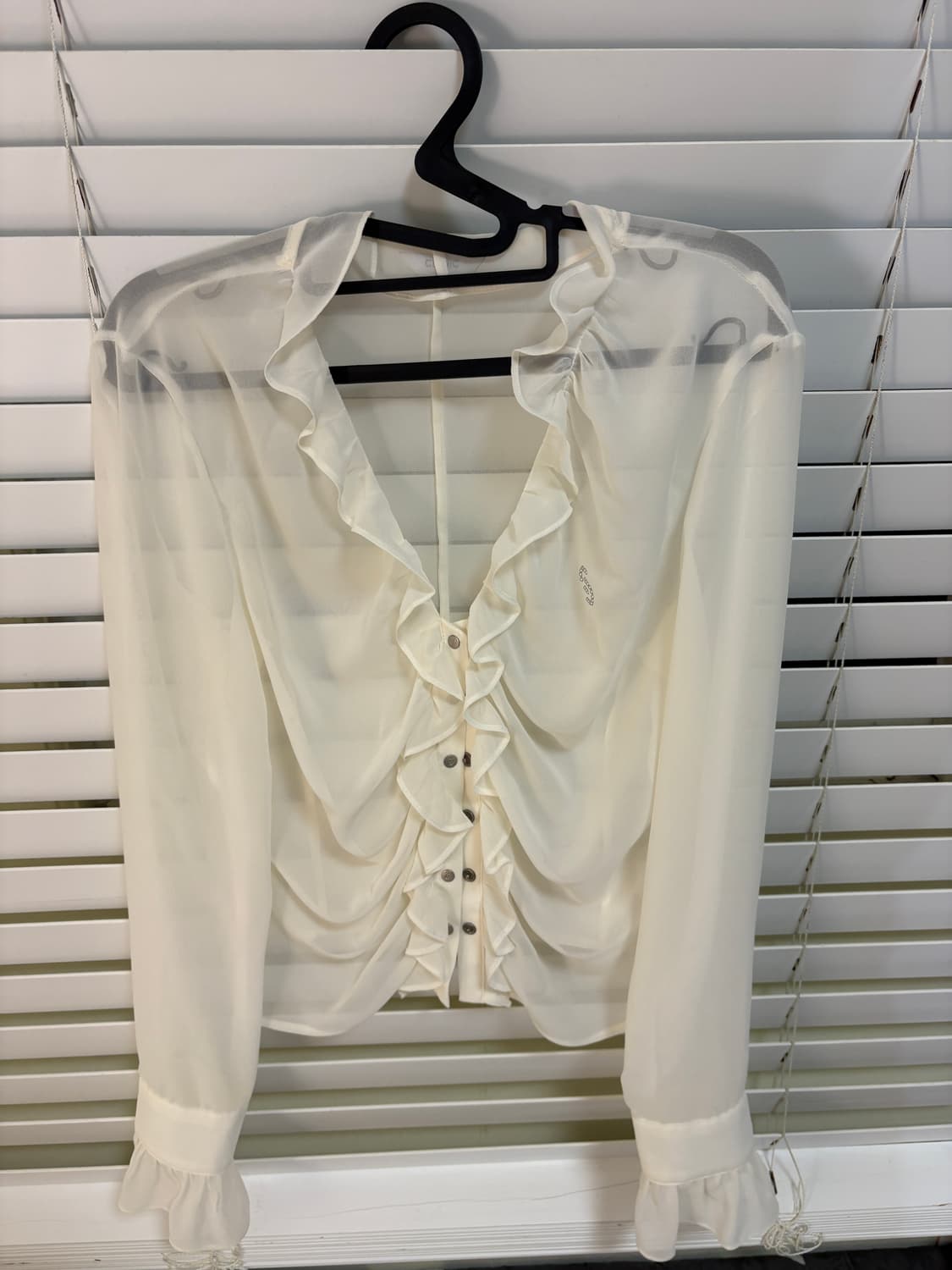 세릭 프릴 블라우스  상품이미지1