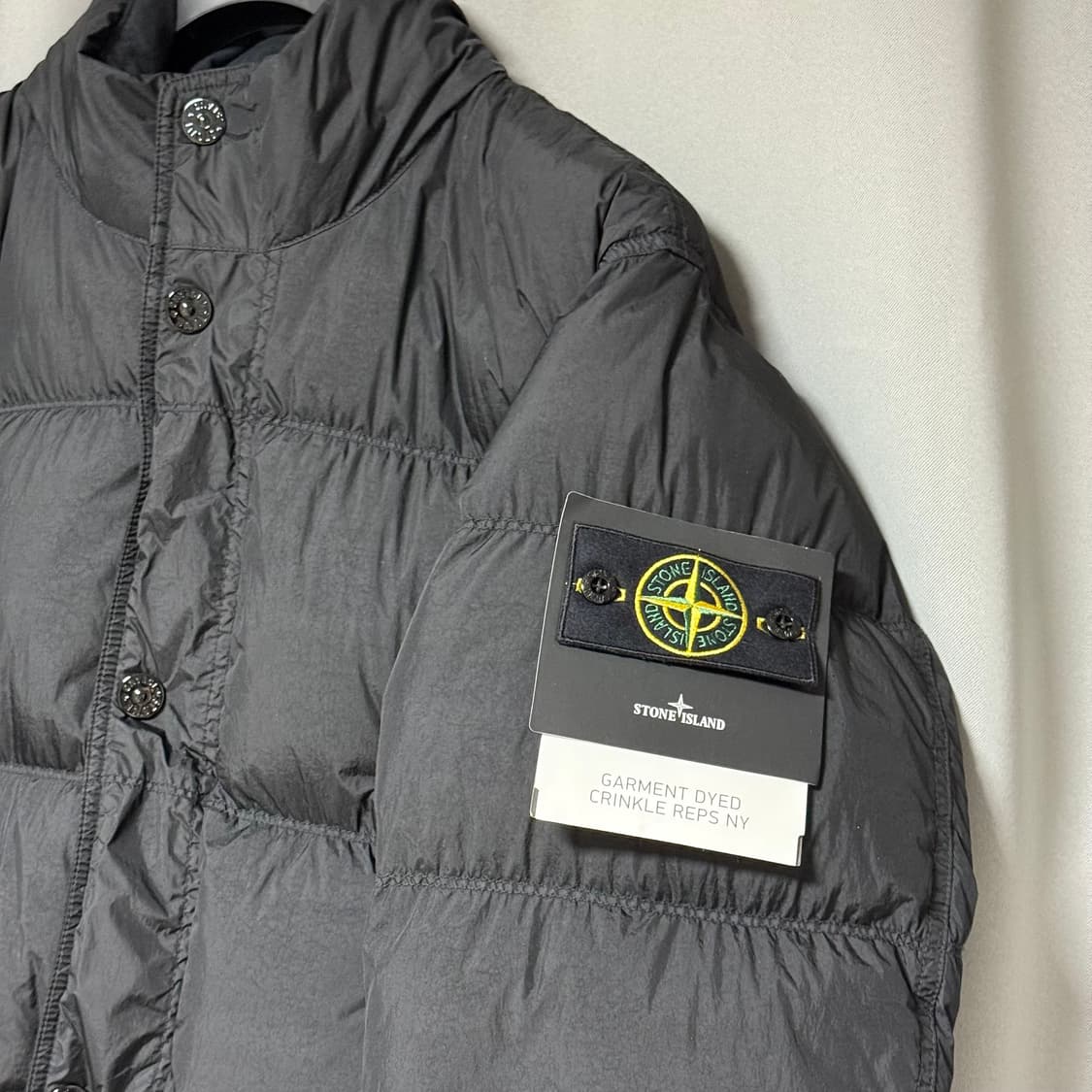 스톤아일랜드 25fw 크링클랩스 패딩 논후드 M 상품이미지1