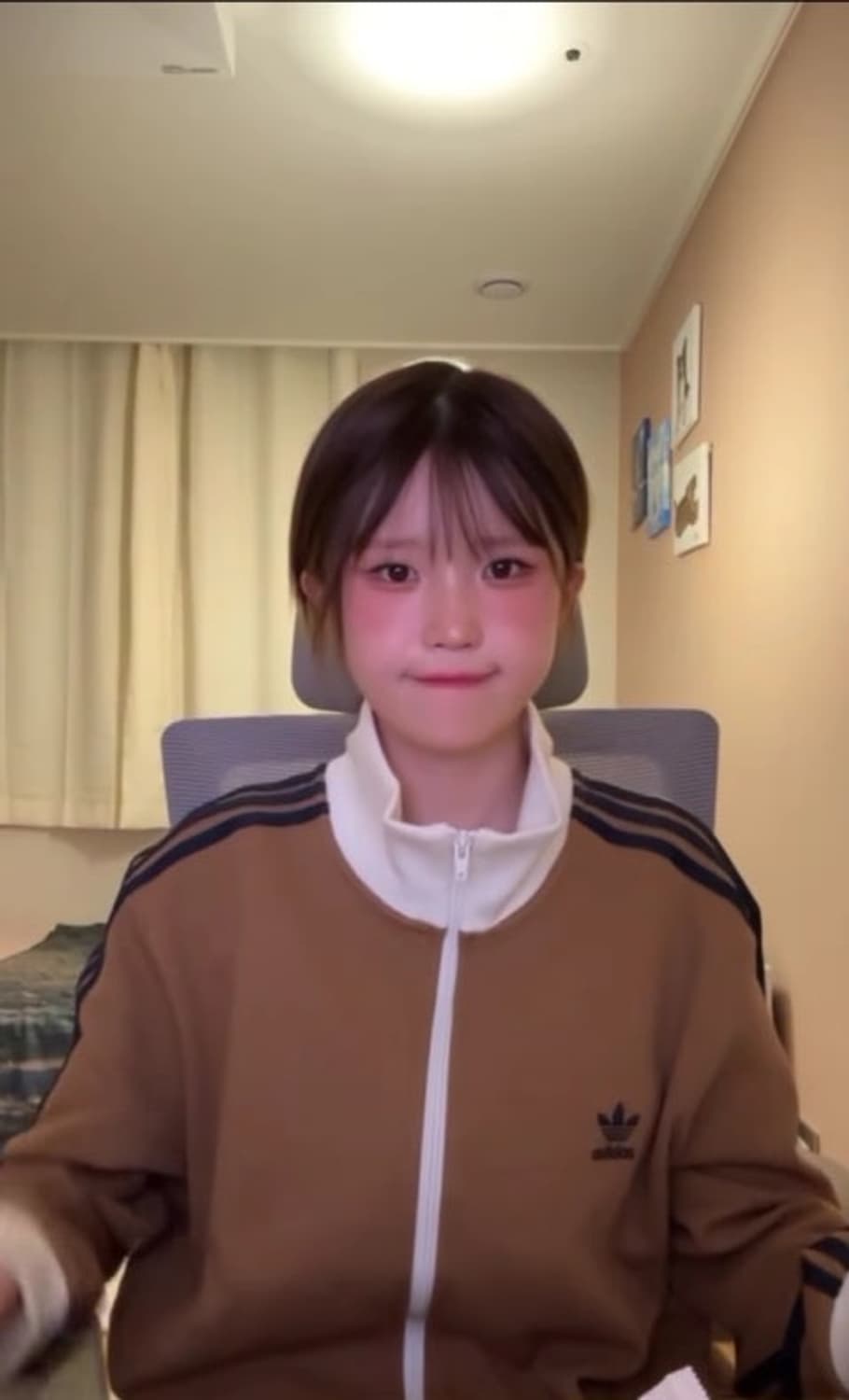 송하영 착용 아이다스 오리지널스 트랙탑 브라운 데저트 L 상품이미지1