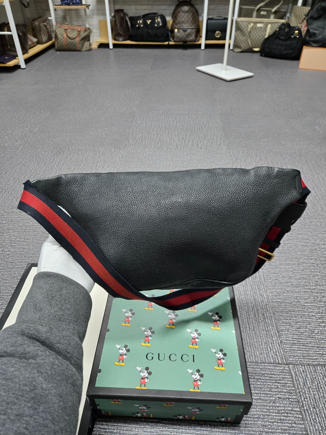 [특가][정품]구찌 띠로고 힙색 상품이미지3