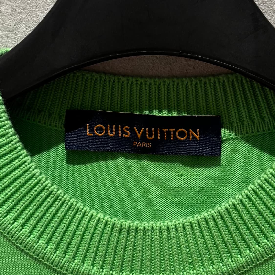 A+ / XS (95) 루이비통 시그니처 후크 니트 반팔티 그린 상품이미지3