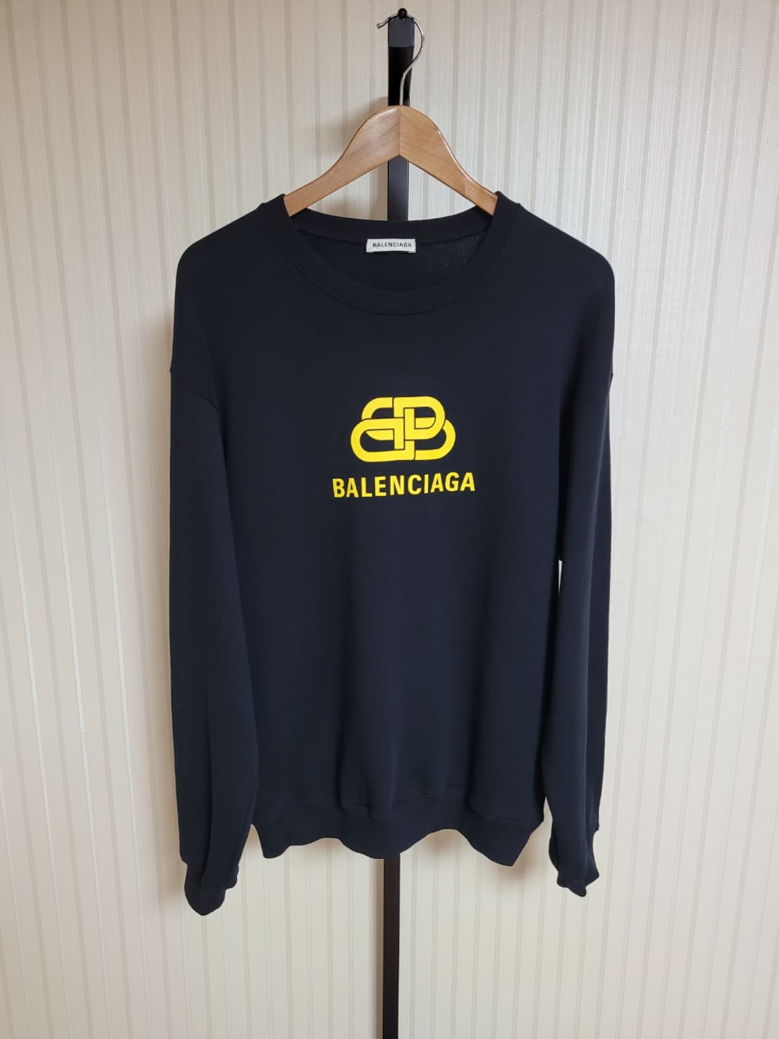 발렌시아가 블랙 BB 프린팅 로고 맨투맨 S 상품이미지1