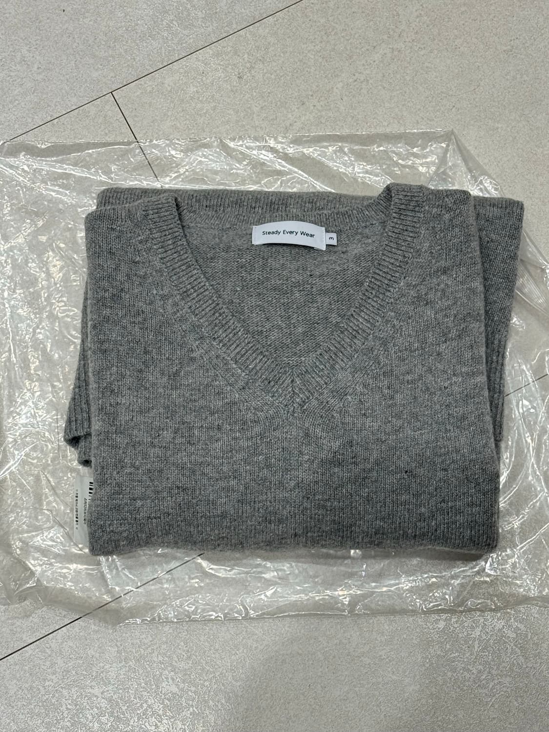 스테디에브리웨어 코지 울 캐시미어 브이넥 니트 (그레이 멜란지) 팝니다 상품이미지2