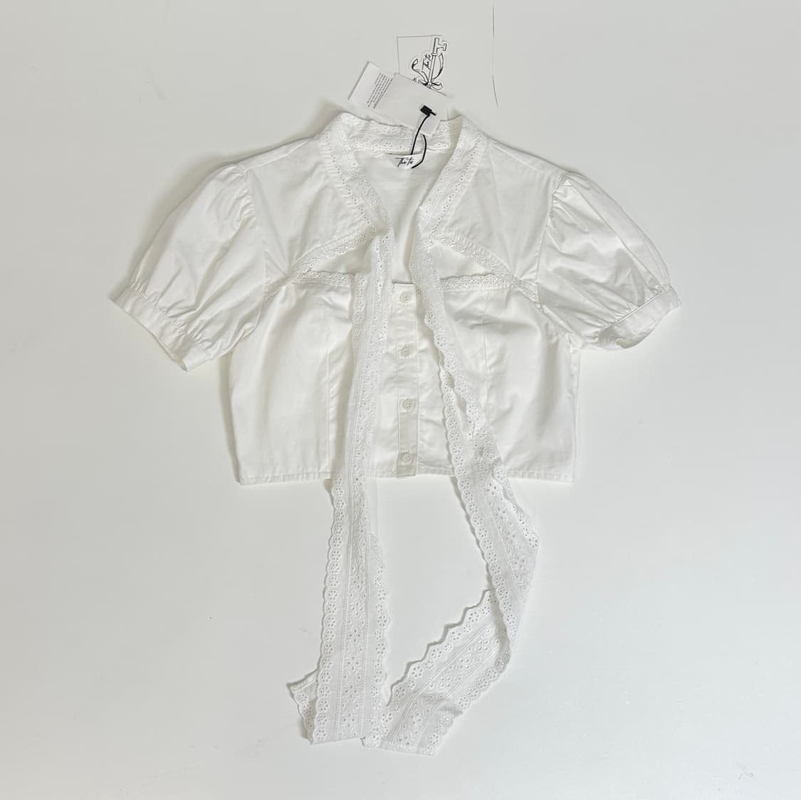 더티스 CREAM TIED LACE BLOUSE 상품이미지1