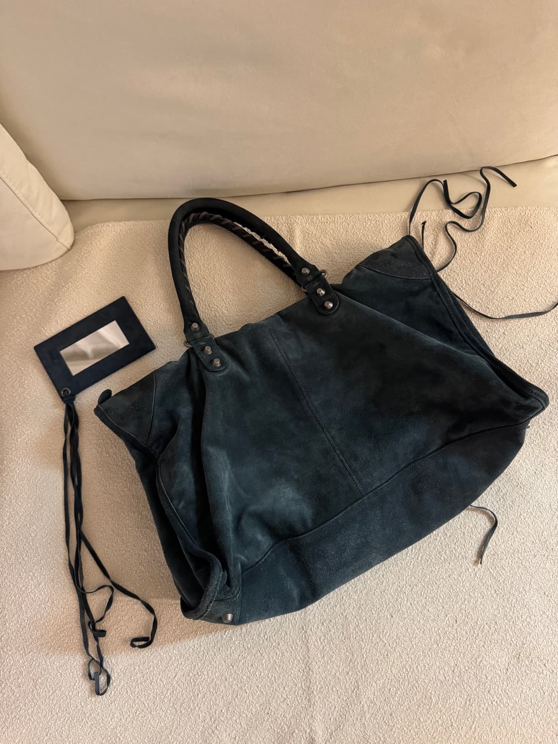 발렌시아가 모터백 라지 스웨이드 네이비 상품이미지4