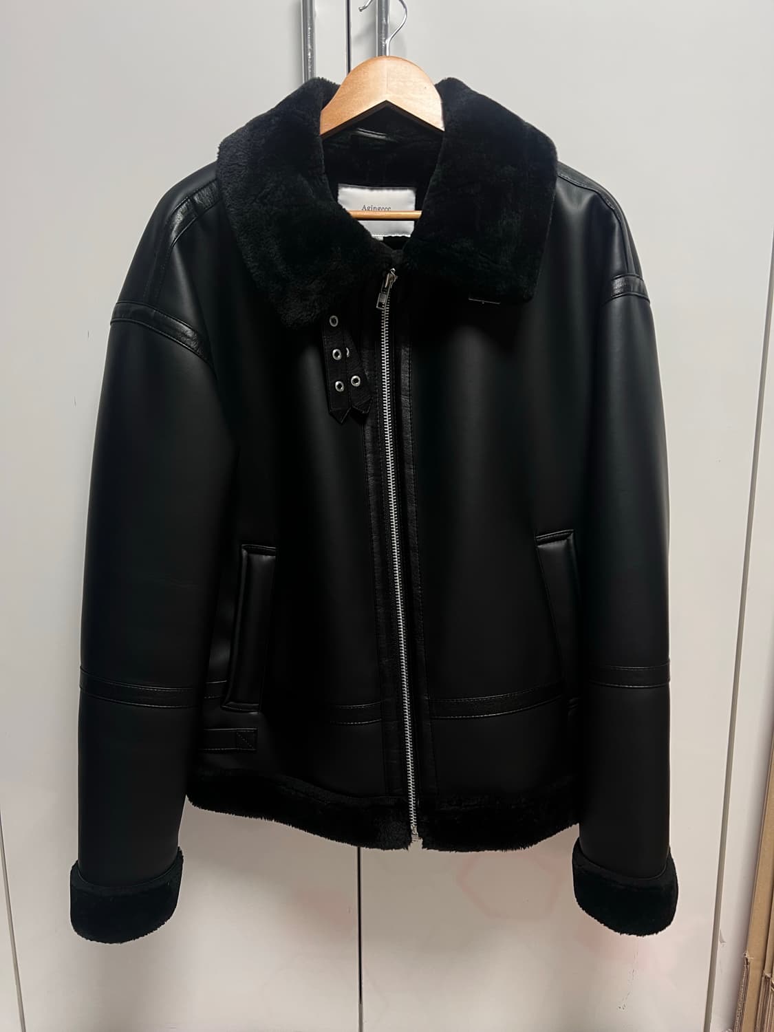 에이징씨씨씨 블랙 드롭숄더핏 B-3 무스탕 XL 상품이미지1