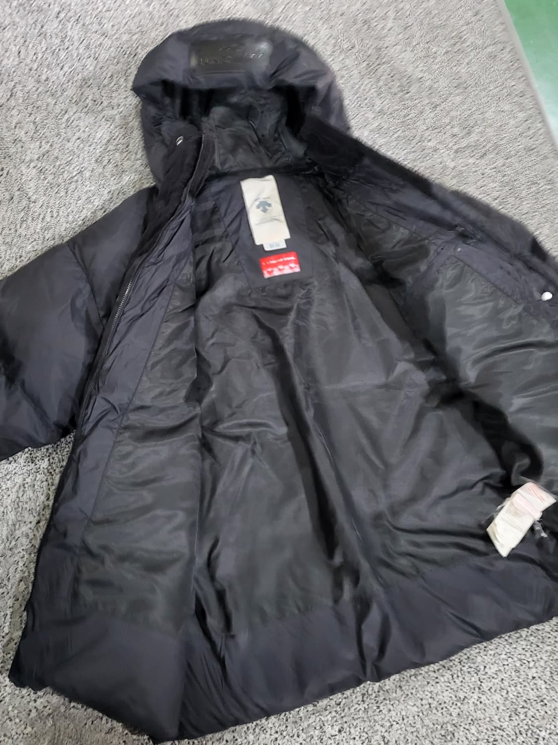 데상트 블랙 패딩자켓 상품이미지3