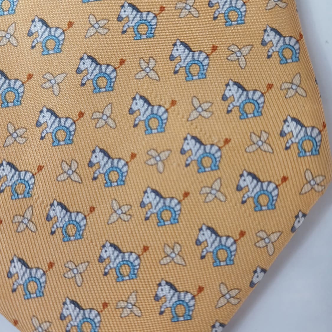 페라가모 옐로우 애니멀 패턴 넥타이 8.3cm B등급 A19716 상품이미지9