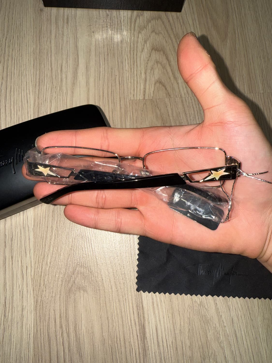 Mugler 뮈글러 실버 스퀘어 긱시크 안경테 상품이미지5