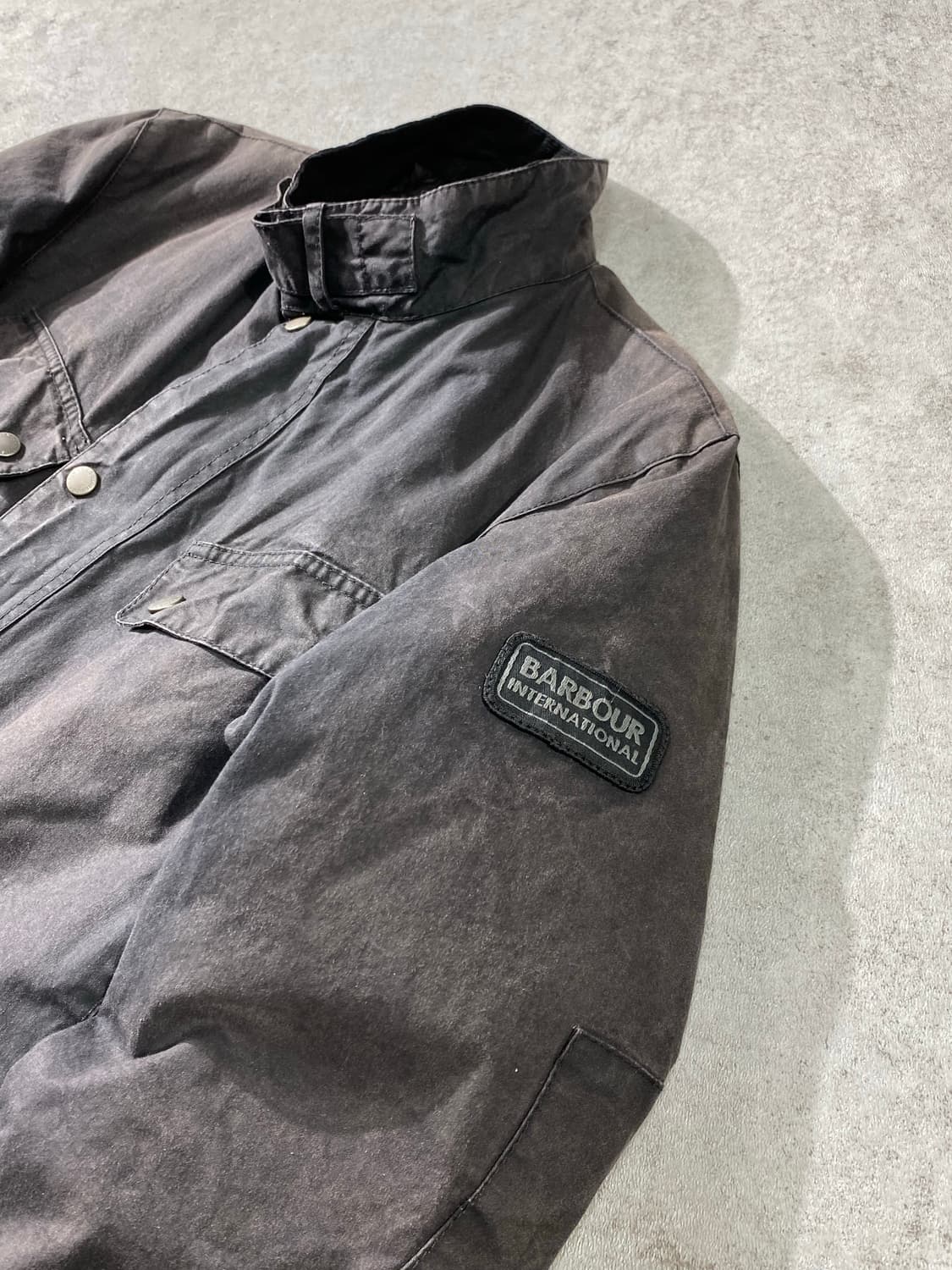 [S] Barbour 바버 인터내셔널 빈티지 페이딩 왁스자켓 상품이미지3