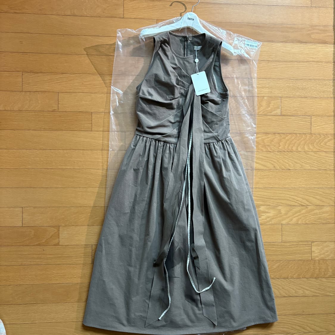 플레따 Ribbon Sleeveless Dress 모카 상품이미지5