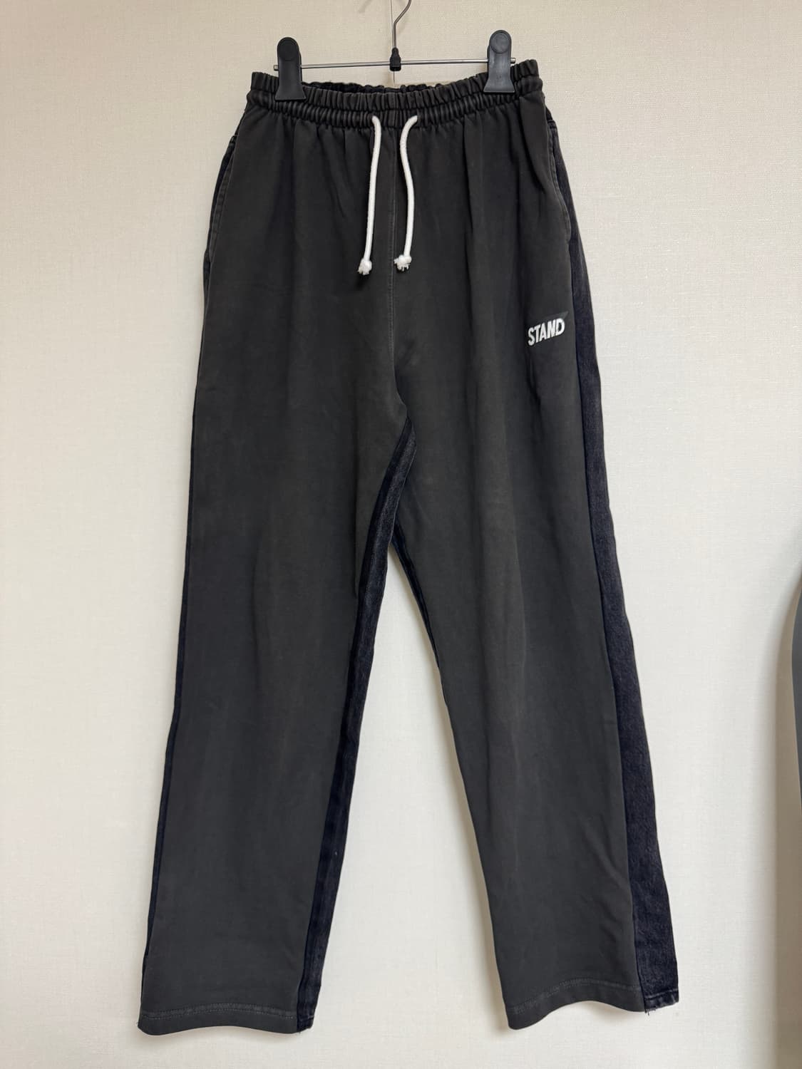 스탠트얼론 스웻블랙진 상품이미지1