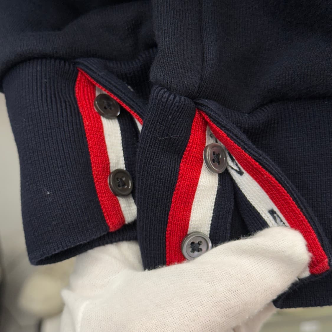 [3] 톰브라운 백삼선 맨투맨 상품이미지5