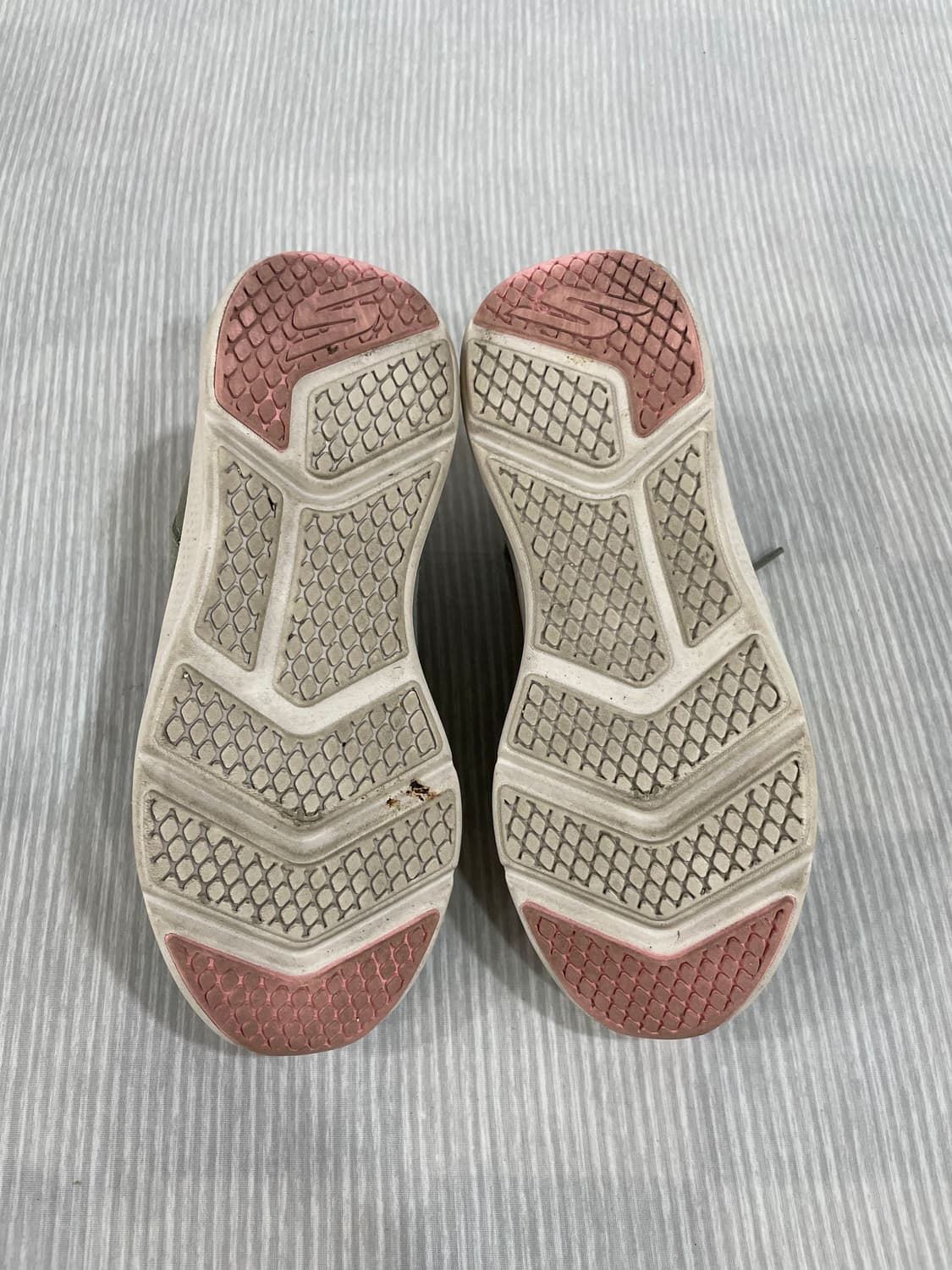 58) 스케쳐스 온 더 고 엘리베이트 운동화 240mm 상품이미지8