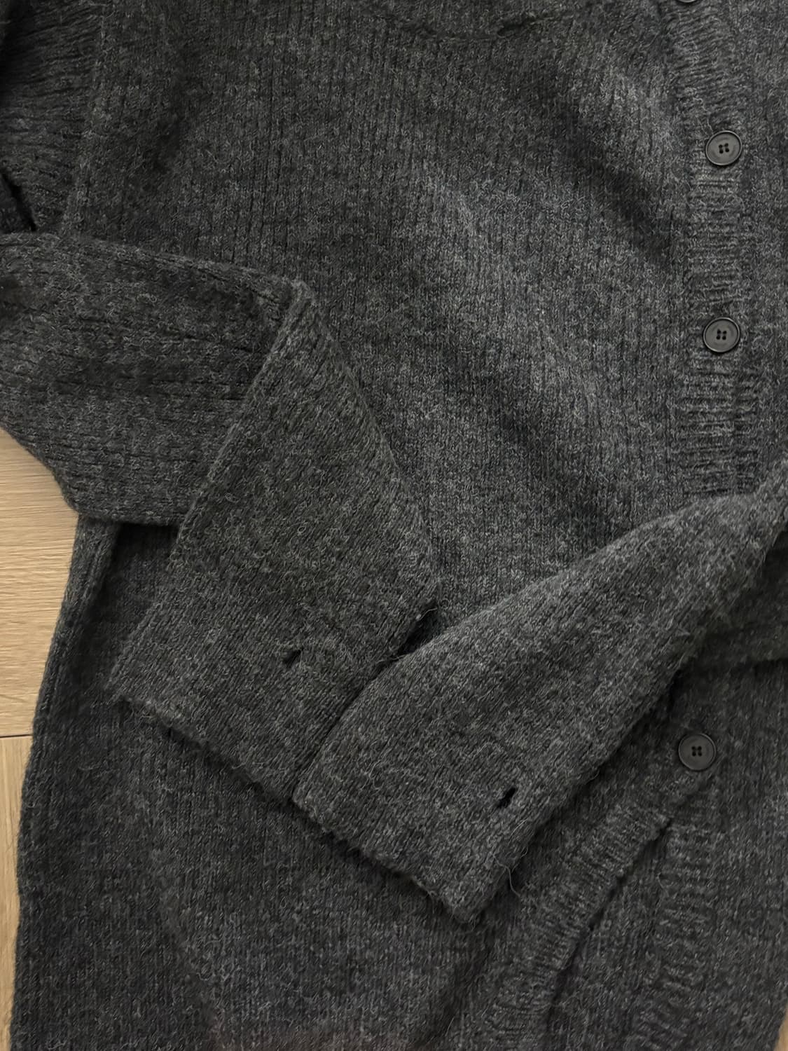 미세키서울 사이드 버튼 니트 차콜 상품이미지4