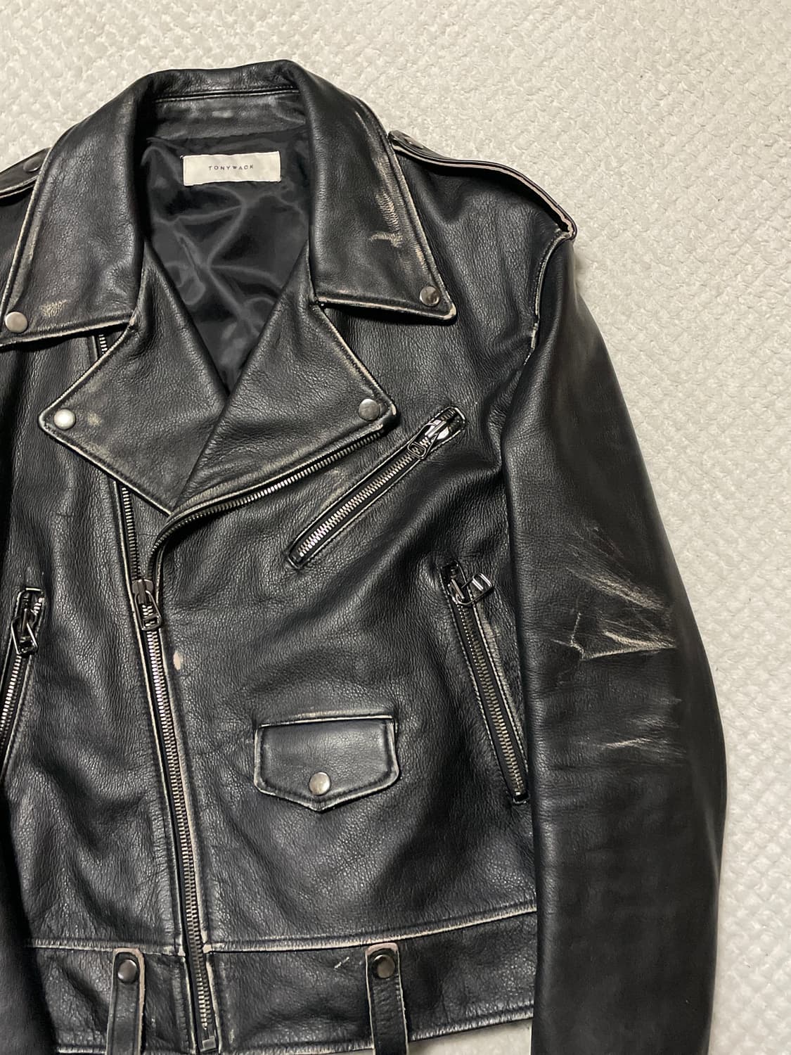 TONYWACK 토니웩 웨스턴 무드 카우라이드 소가죽 데미지드 워싱 레더 상품이미지3