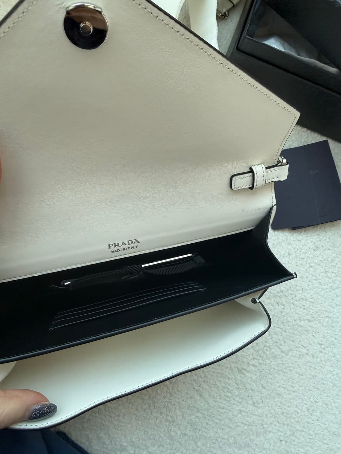 프라다 실버 로고 사피아노 스트랩 파우치 엔벌로프 숄더백 상품이미지3