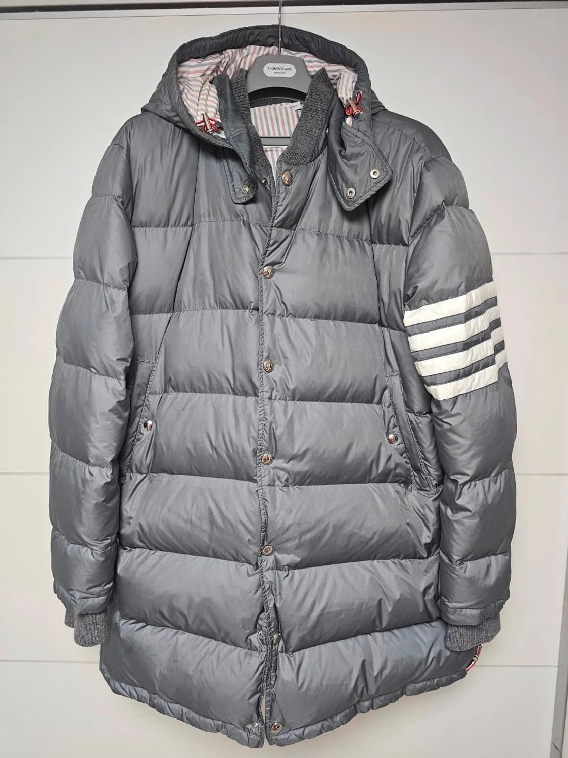톰브라운 24SS 그레이 매트 사선 후드패딩(4/105/정품) 상품이미지1
