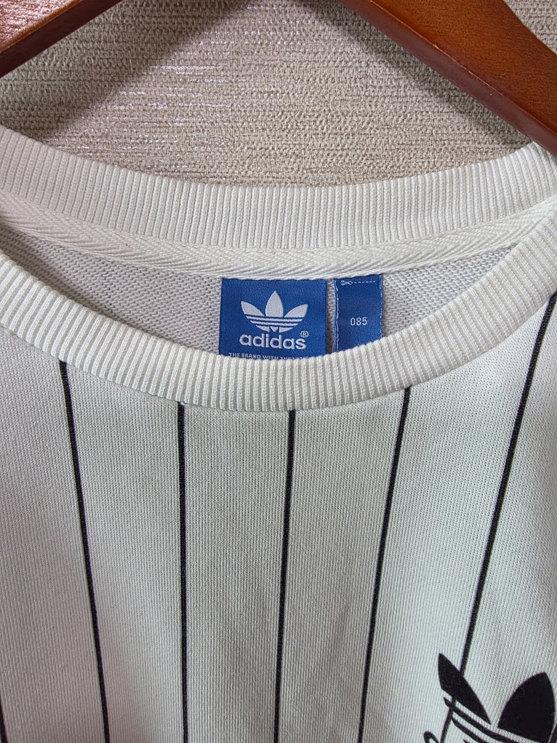 아디다스 블랙 스트라이프 맨투맨 상품이미지3