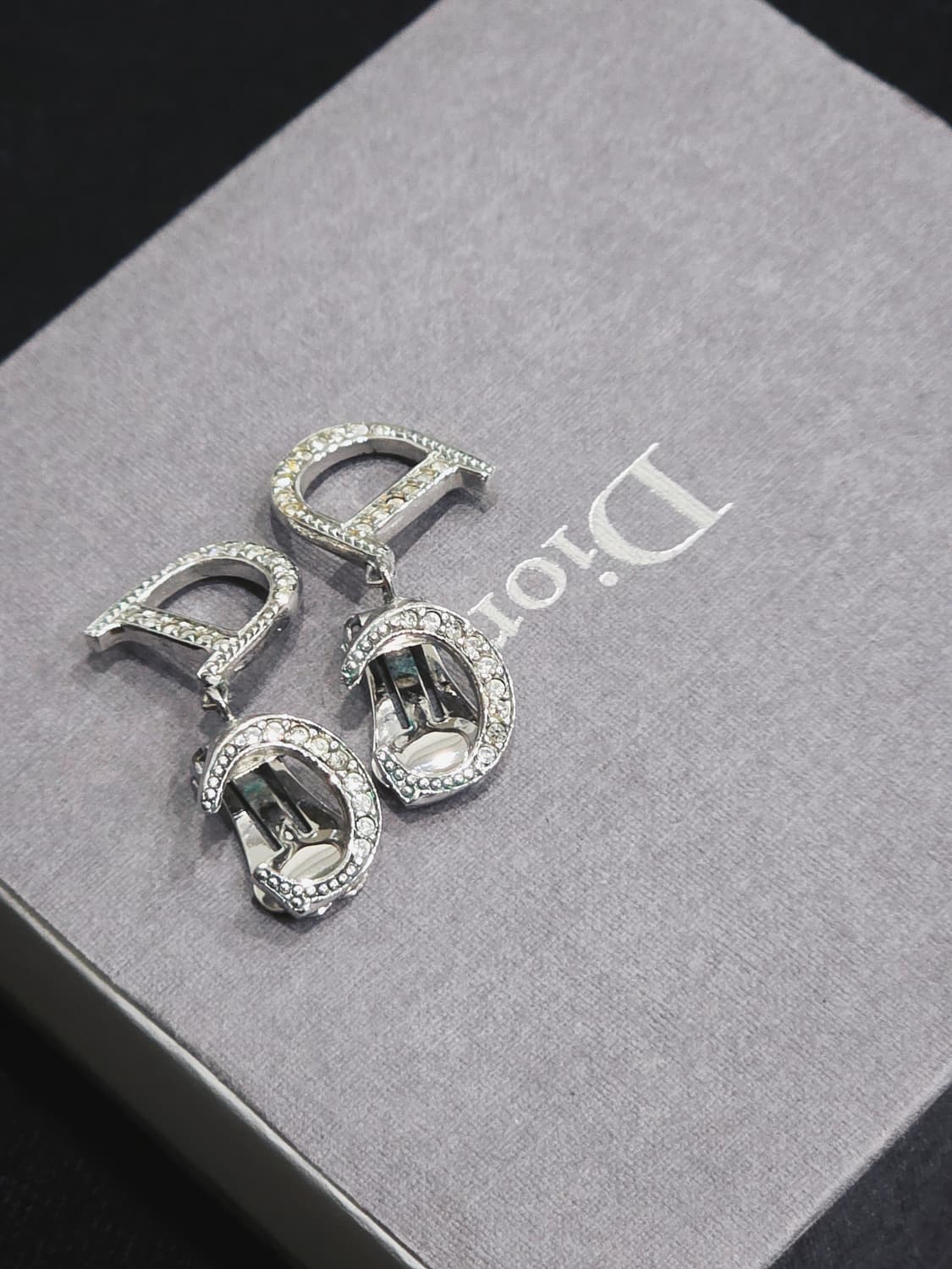 디올 은장 CD 로고 크리스탈 귀걸이 상품이미지1